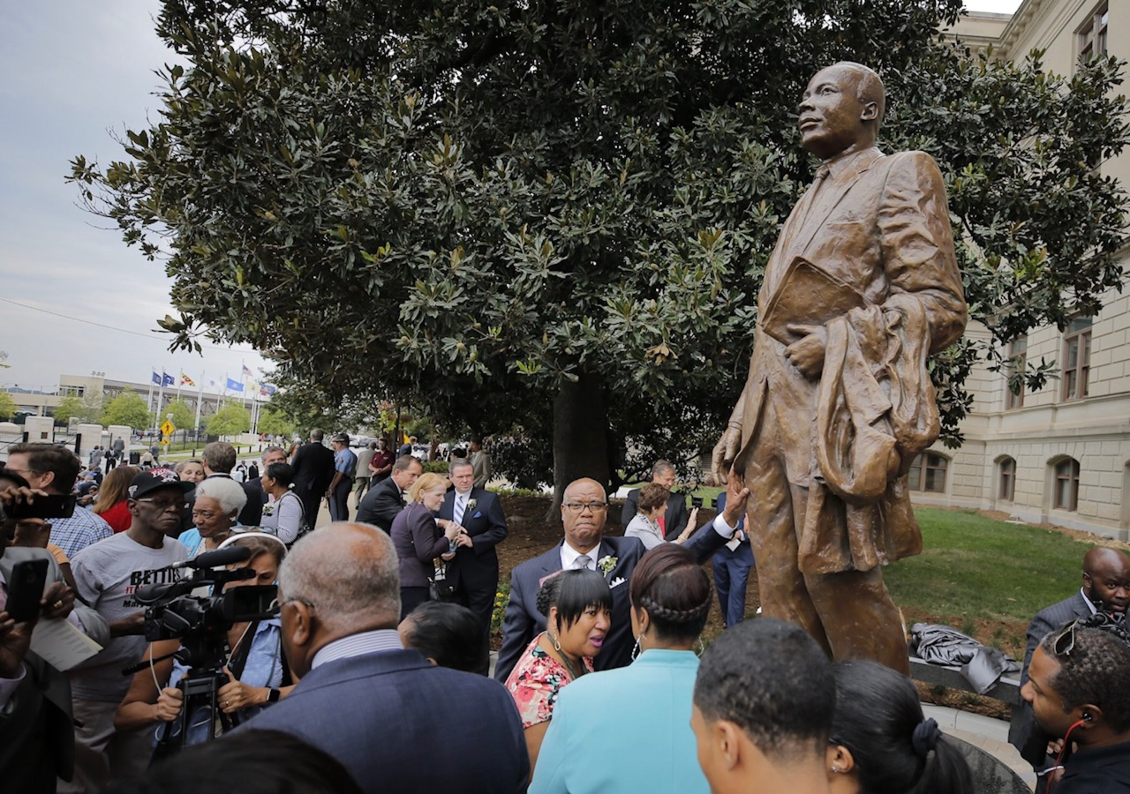 Georgia leaders, including Gov. Nathan Deal, Sandra Deal, and members of the King family, unveiled the first statue of Martin Luther King Jr. on Monday at the statehouse grounds, more than three years after Gov. Nathan Deal first announced the project. During the hour-long ceremony leading to the unveiling of the statue of Martin Luther King Jr. at the state Capitol on Monday, many speakers, including Gov. Nathan Deal, spoke of King’s biography. The statue was unveiled on the anniversary of King’s famed “I Have Dream” speech.