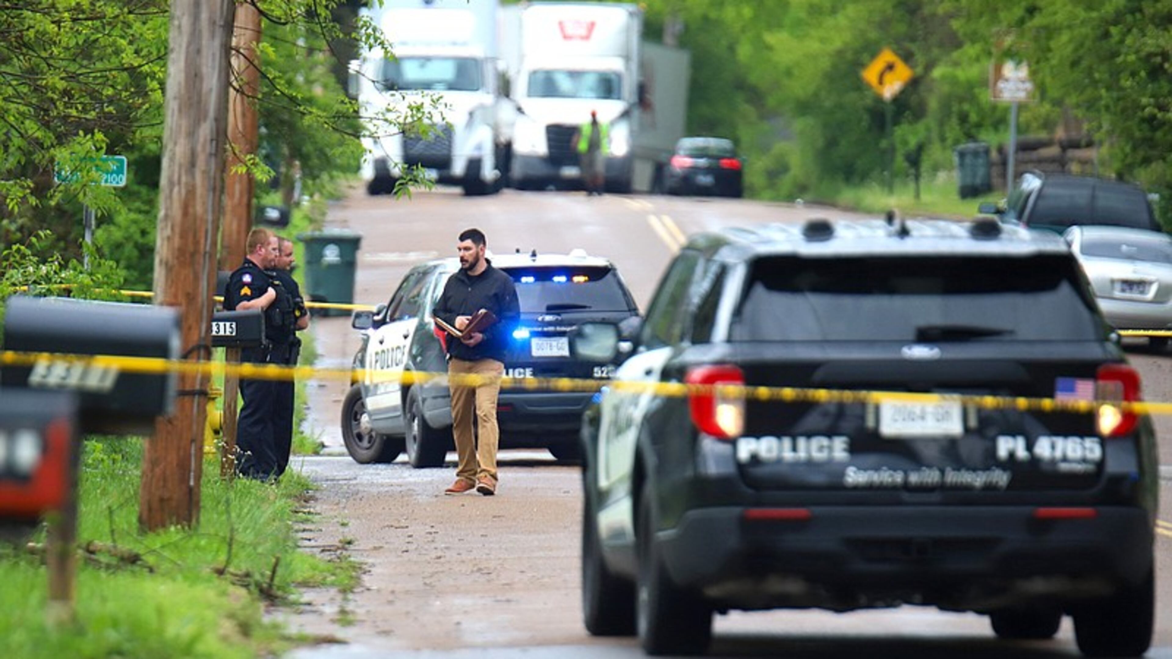 An investigator speaks with officers. Police tape of an area of the 3300 block of Dodson Avenue following a shooting April 14. (Photo Courtesy of Olivia Ross)