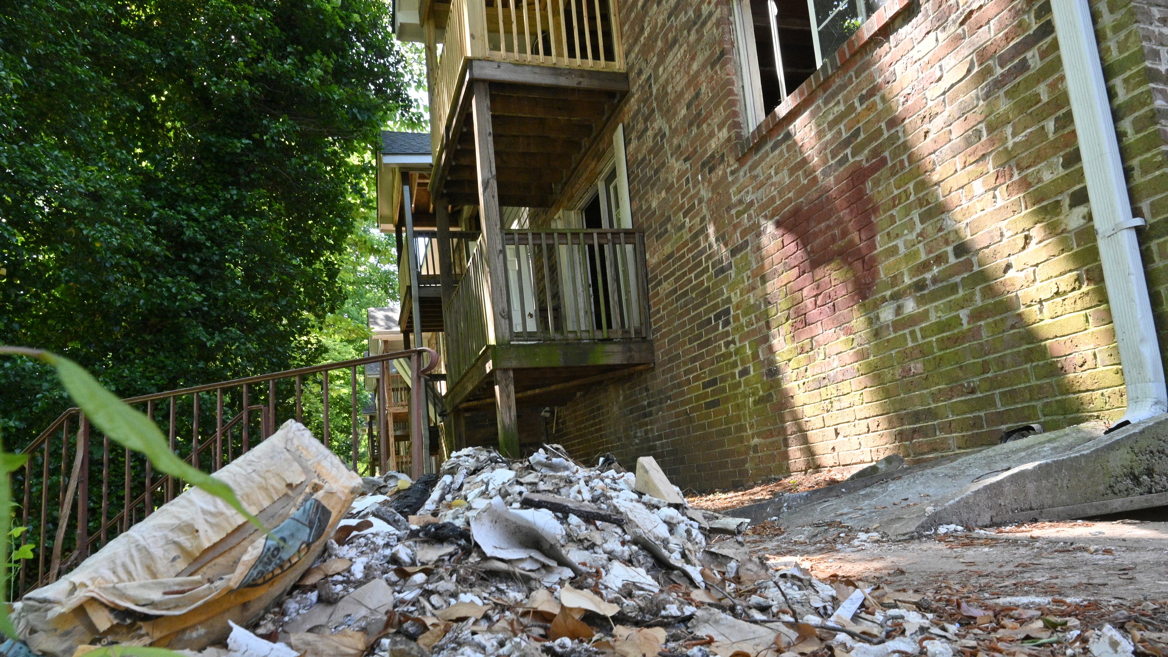 May 10, 2022 Atlanta - Exterior of the building #15 at Pavilion Place Apartments in Atlanta on Tuesday, May 10, 2022. Code enforcement officials stuck notices on building 15 that it is unfit for habitation. A 2021 fire had burned out several units but tenants remained. (Hyosub Shin / Hyosub.Shin@ajc.com)