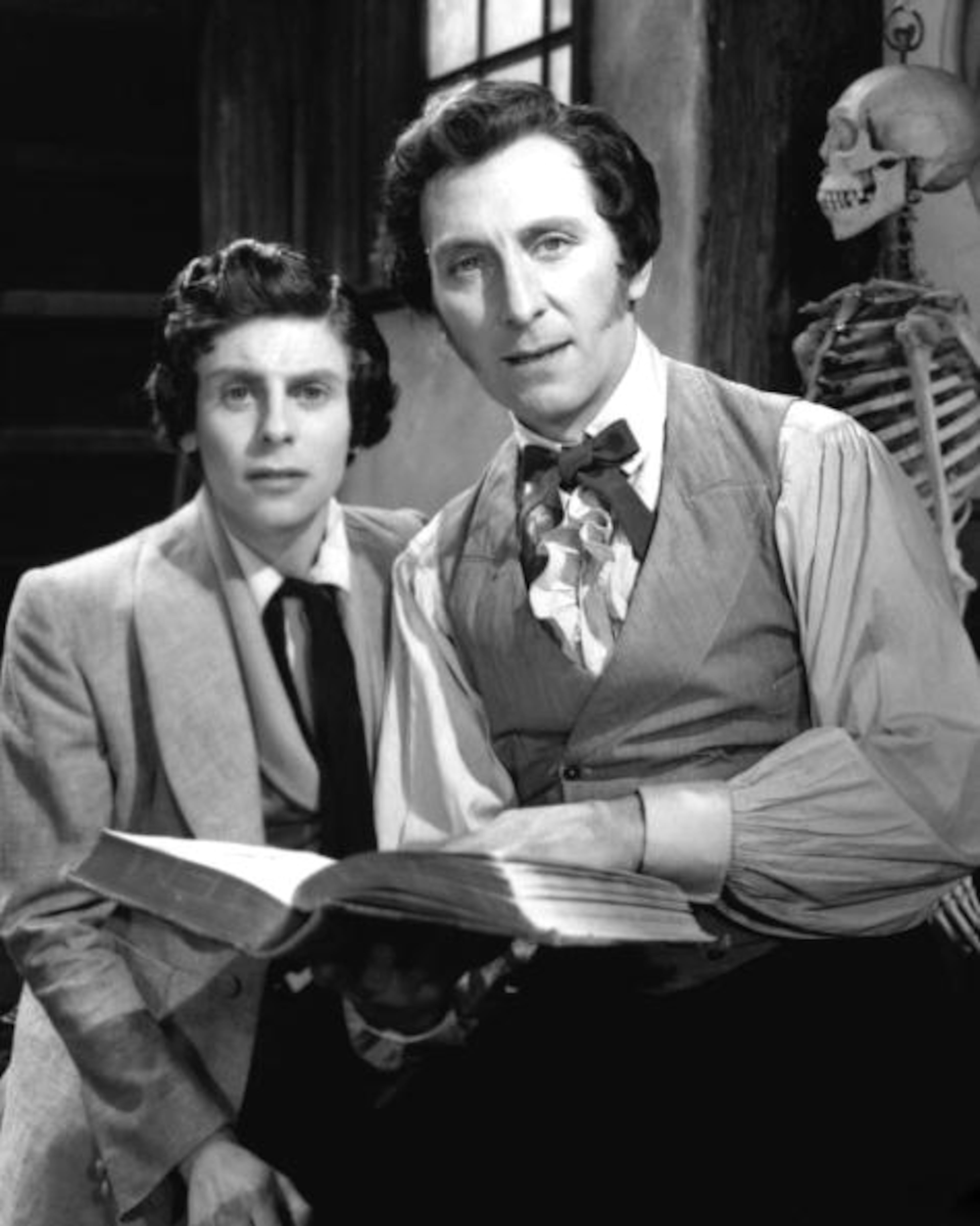 English actor Peter Cushing (1913 - 1994) as Baron Victor Frankenstein and Melvyn Hayes as his younger self in the Hammer horror film 'The Curse of Frankenstein', 1957. (Photo by Silver Screen Collection/Hulton Archive/Getty Images)