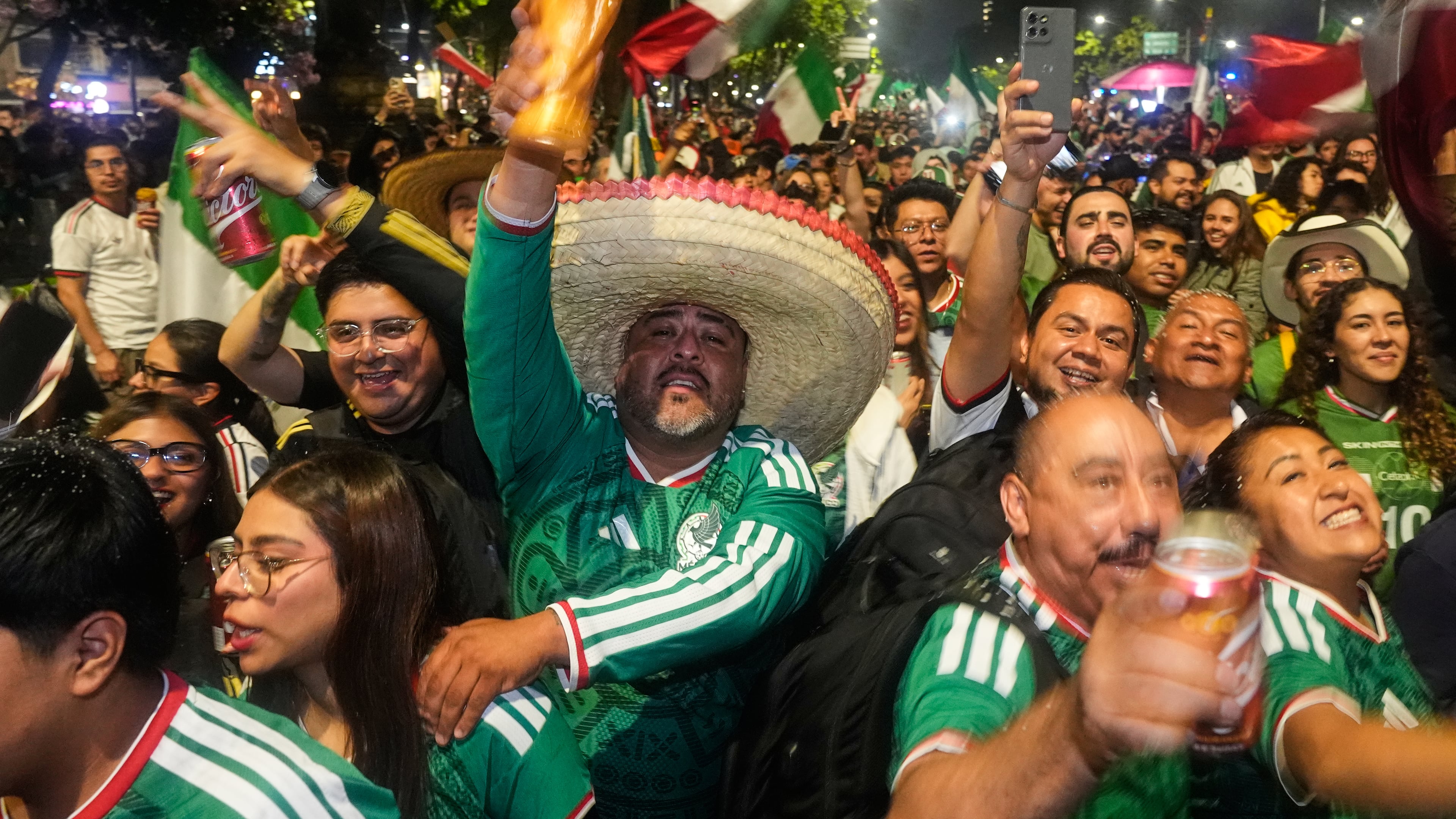 Mexican fans celebrate after beating South Korea during the World Cup Group A soccer match, at the Angel of Independence monument in Mexico City, Thursday, June 18, 2026. (AP Photo/Marco Ugarte)