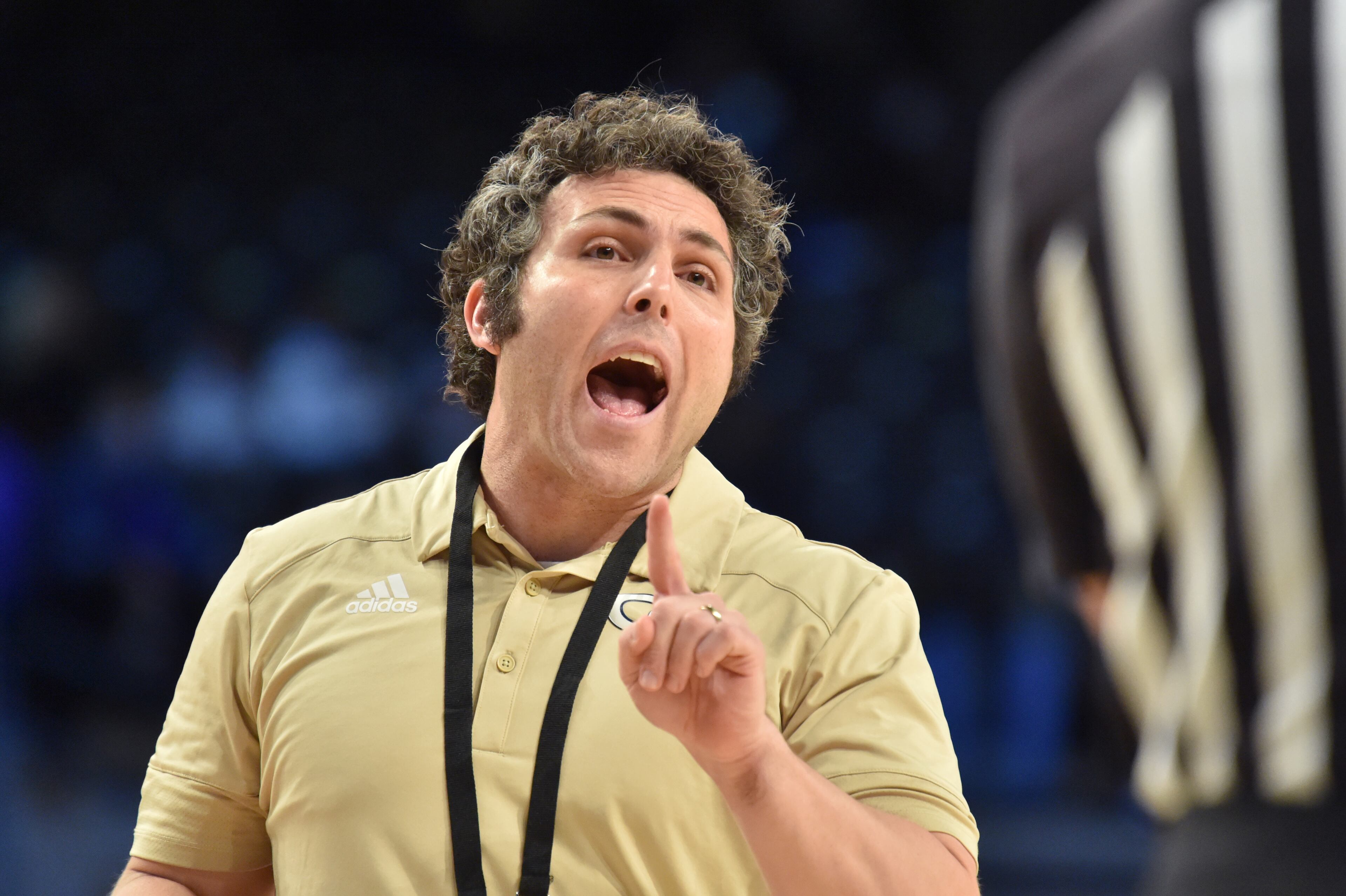 Georgia Tech's head coach Josh Pastner appeals to a referee in the second half. (Hyosub Shin / Hyosub.Shin@ajc.com)