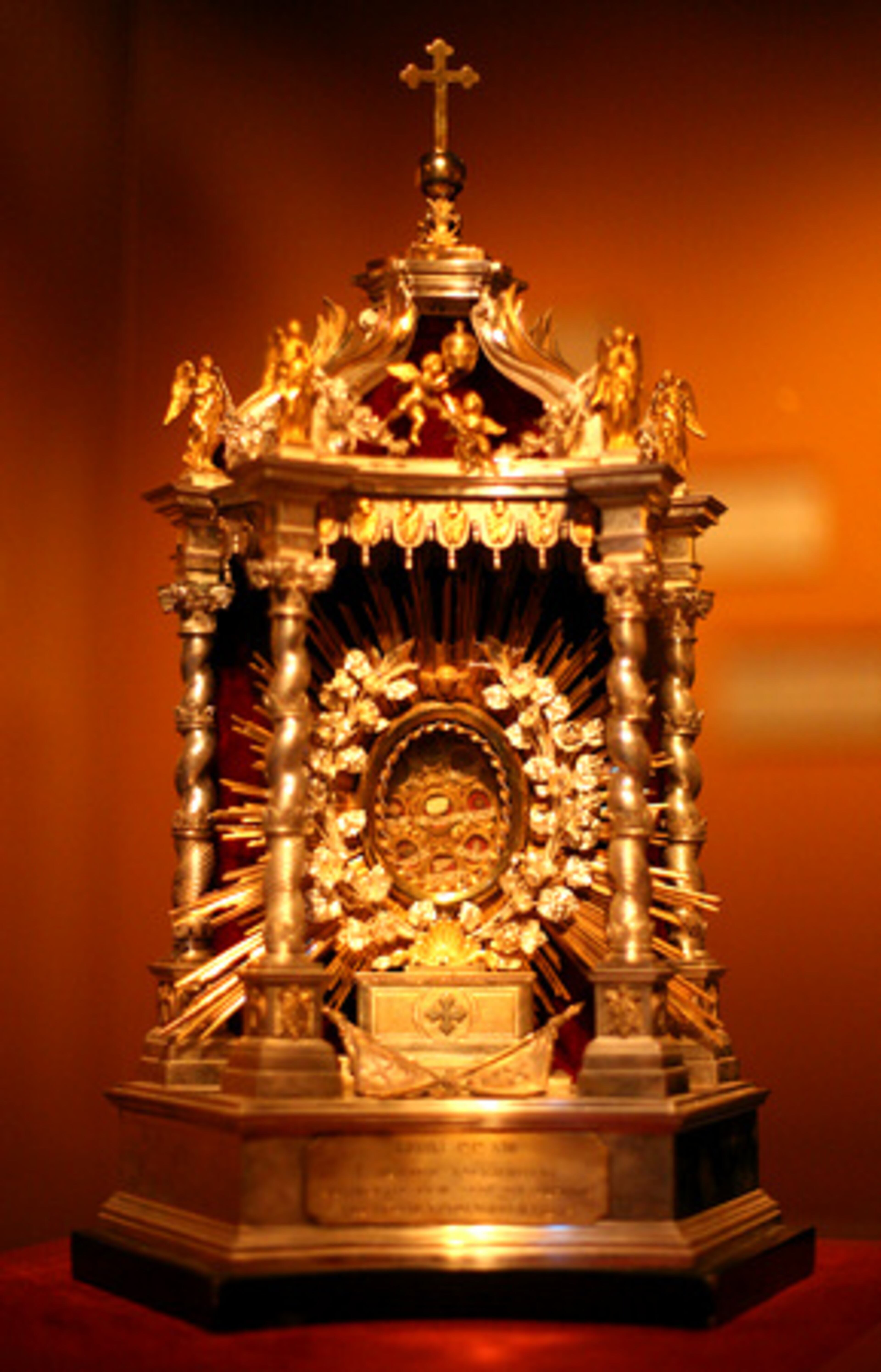 A gold reliquary said to contain bone fragments of St. Peter. The exhibition commemorates the 500th anniversary of Saint Peter's Basilica, the founding of the Vatican Museums, Michelangelo's painting of the Sistine Chapel ceiling and the establishment of the Papal Swiss Guard.