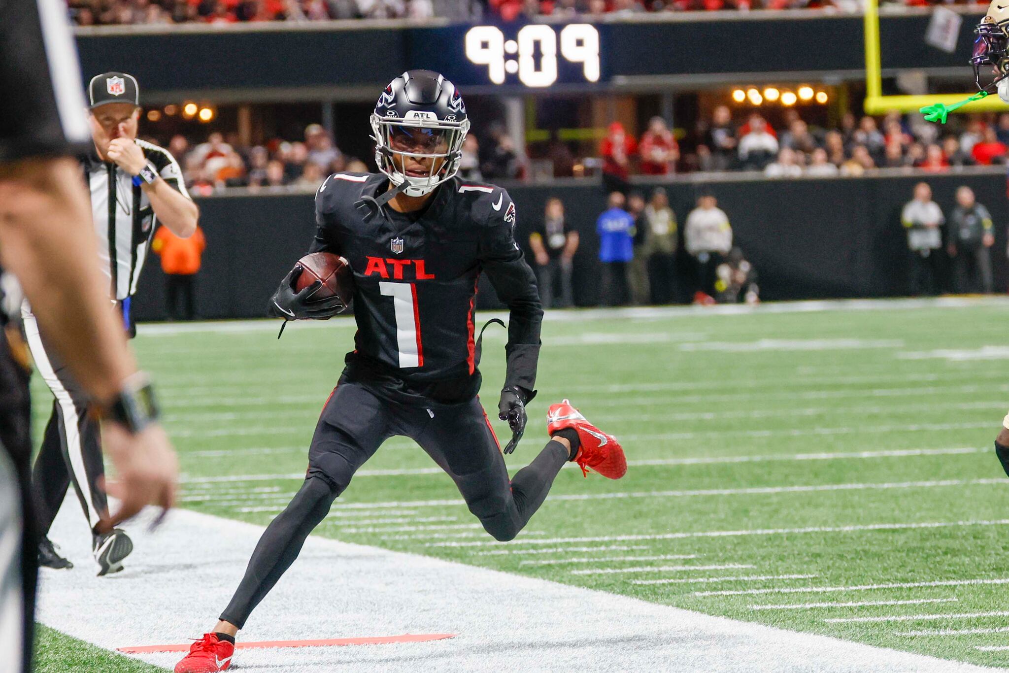 Falcons’ report card: Defense, special teams closed out win