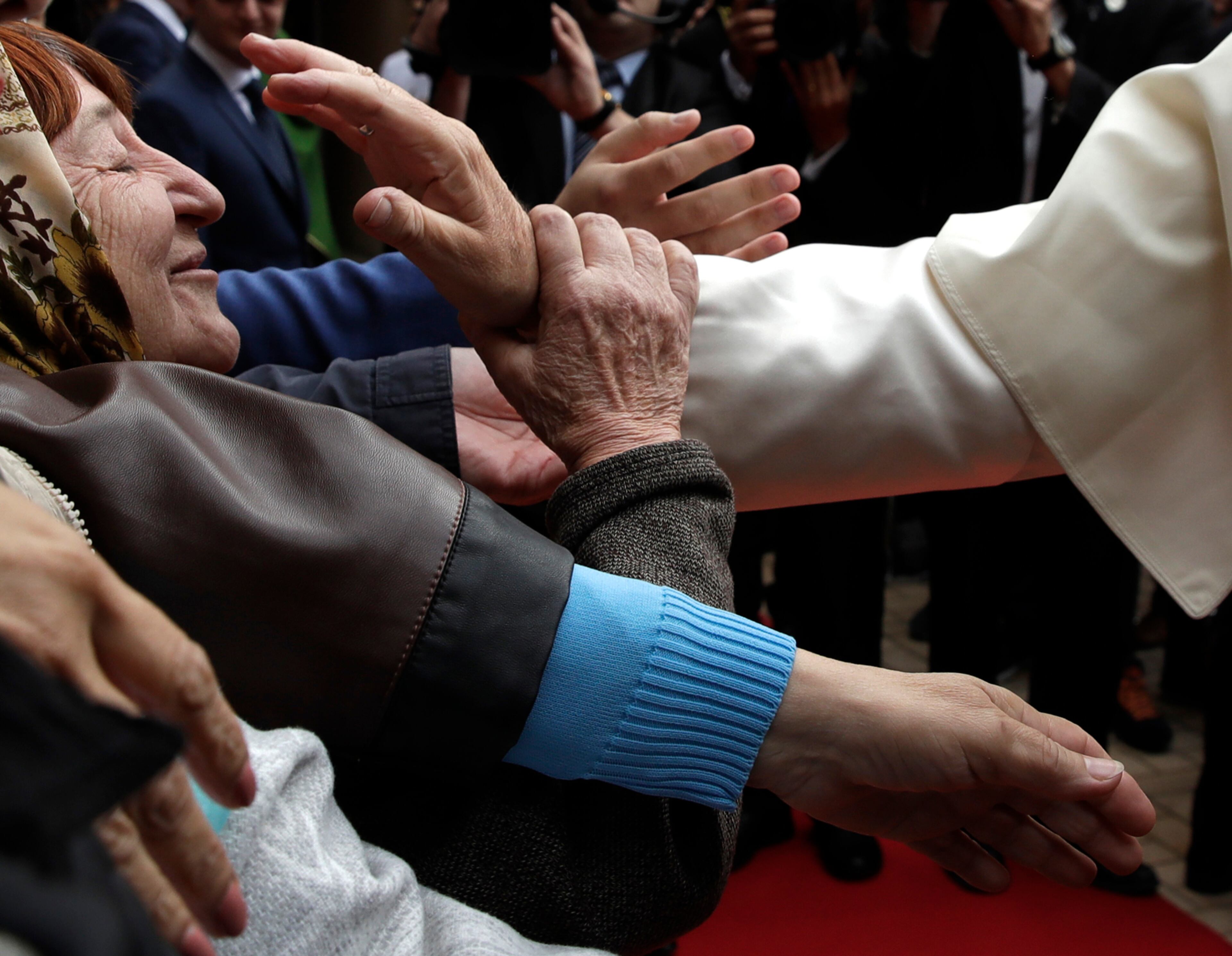 Pope Francis blesses faithful as he arrives to the church of the Immaculate Conception in Baku, Azerbaijan, Sunday, Oct. 2, 2016. Azerbaijan, the second-largest Shiite Muslim nation after Iran, has a tiny Catholic population - fewer than 300 Azeris are Catholics. Several thousand foreigners make up the rest of the Catholic community, and Azeri Jews, Zoroastrians and other minorities round out Azerbaijan's religious mix. (AP Photo/Alessandra Tarantino, Pool)