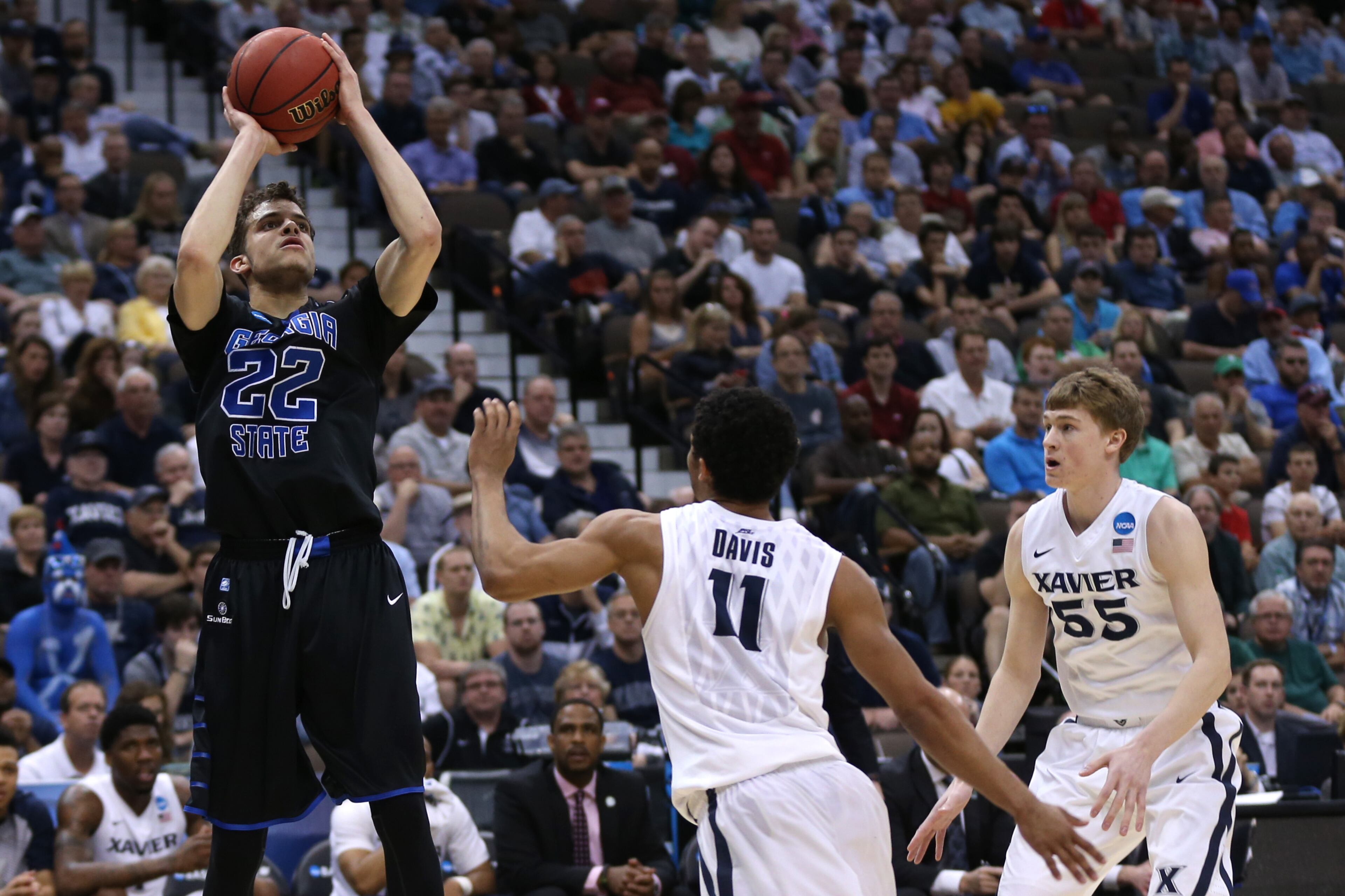 JACKSONVILLE, FL - MARCH 21: R.J. Hunter #22 of the Georgia State Panthers puts up a shot over Dee Davis #11 of the Xavier Musketeers in the first half during the third round of the 2015 NCAA Men's Basketball Tournament at Jacksonville Veterans Memorial Arena on March 21, 2015 in Jacksonville, Florida. (Photo by Mike Ehrmann/Getty Images)