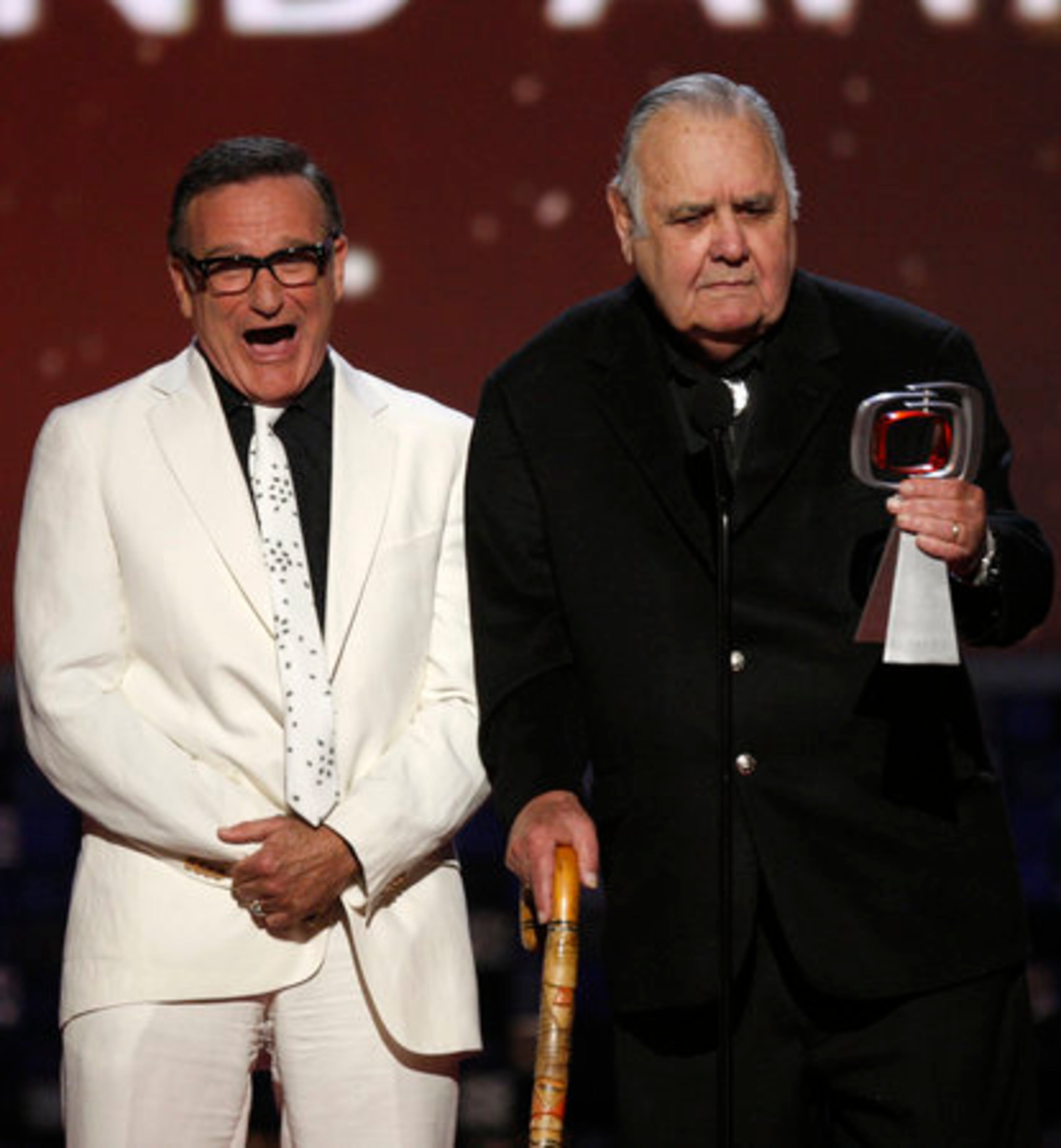 Jonathan Winters' presence alone was enough to make former "Mork & Mindy" co-star Robin Williams crack up. No wonder the comedian was presented with the Pioneer Award.