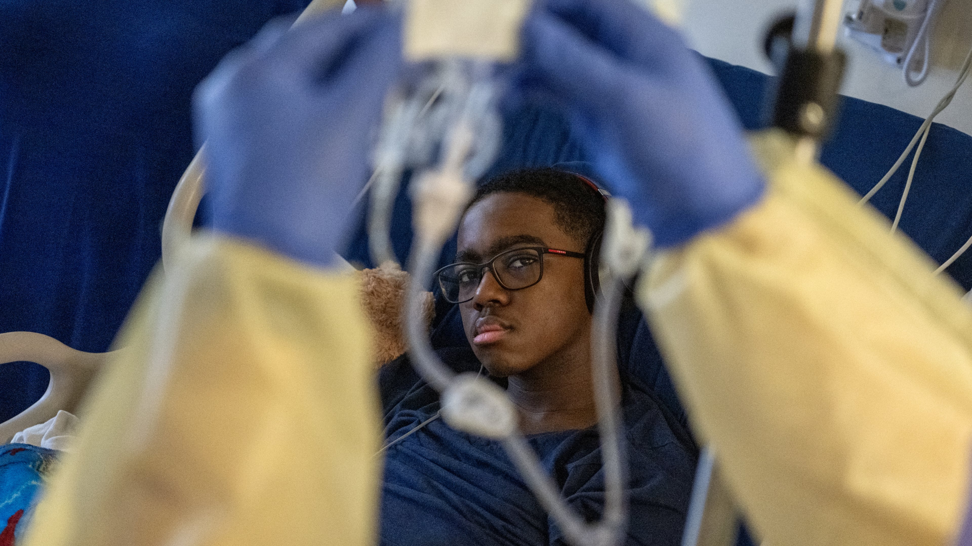 Kendric Cromer, 12, undergoes infusion gene therapy at Children’s National Hospital in Washington, Sept. 11, 2024. Cromer is one of the first children ever to be treated with a newly approved gene therapy that will free him from the sickle cell disease that has stolen his childhood. (Kenny Holston/The New York Times)