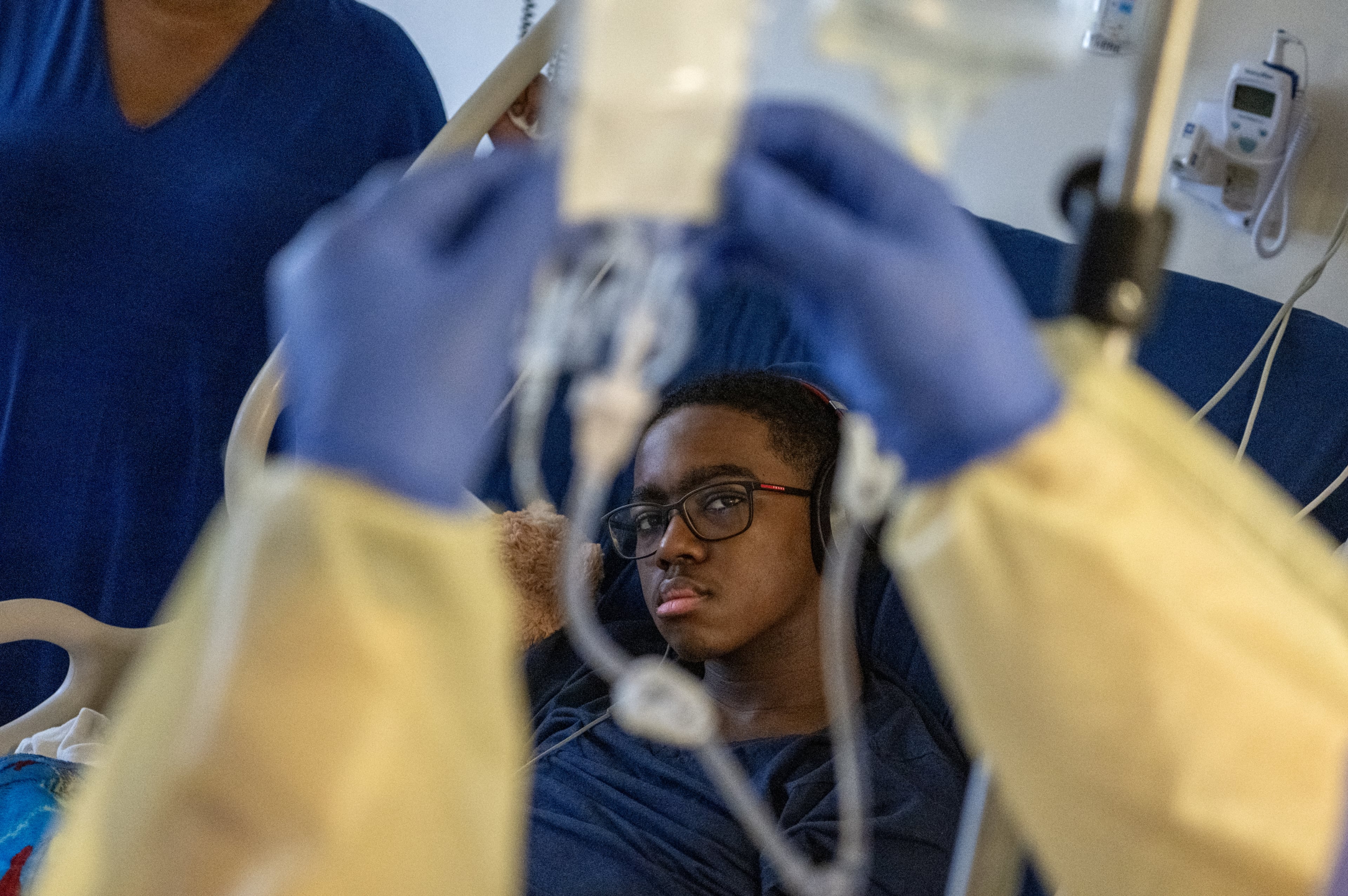 Kendric Cromer, 12, undergoes infusion gene therapy at ChildrenÕs National Hospital in Washington, Sept. 11, 2024. (Kenny Holston/The New York Times)