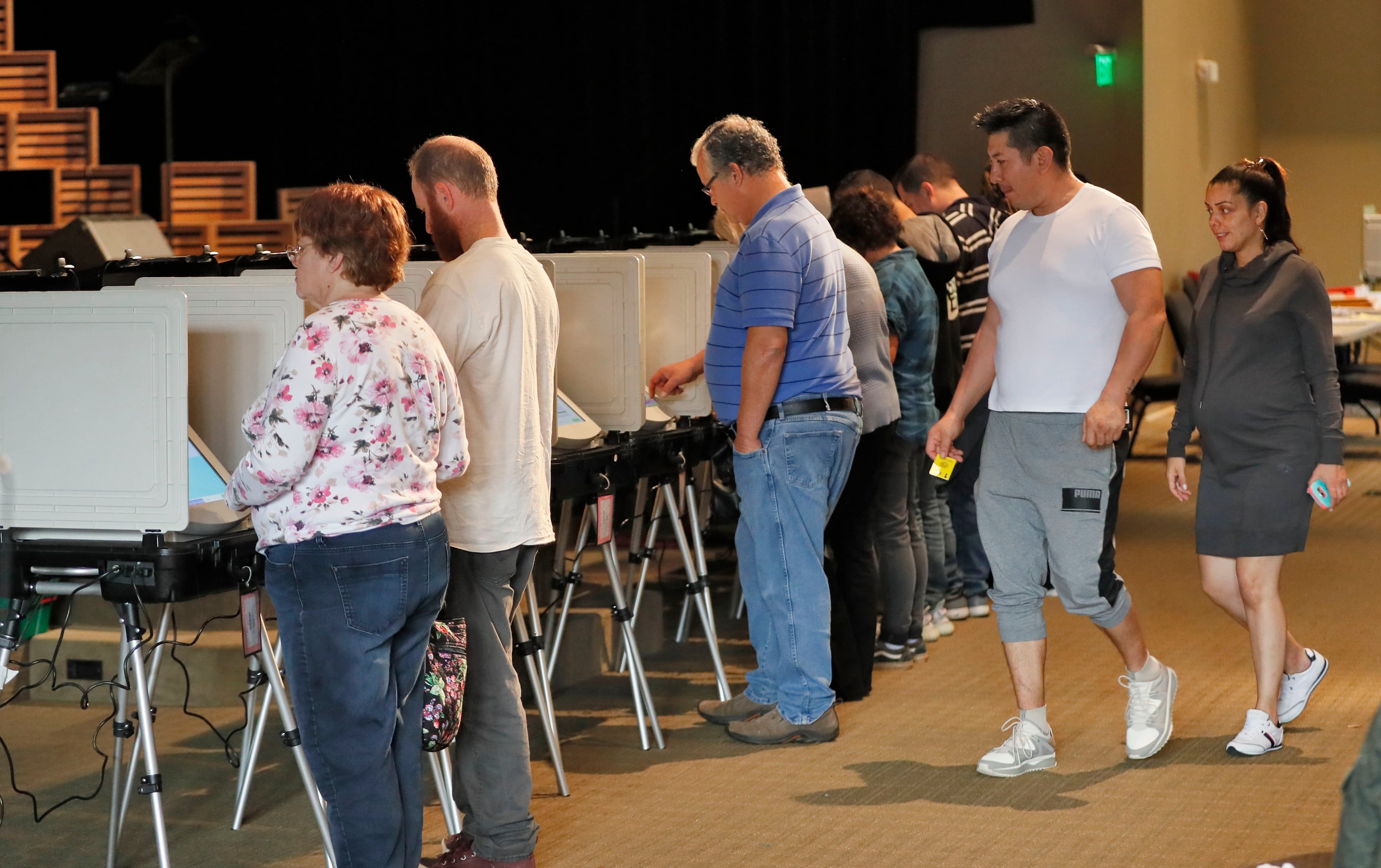 11/6/18 - Marietta - A steady steam of people vote at the Noonday Baptist Church in Marietta. BOB ANDRES / BANDRES@AJC.COM