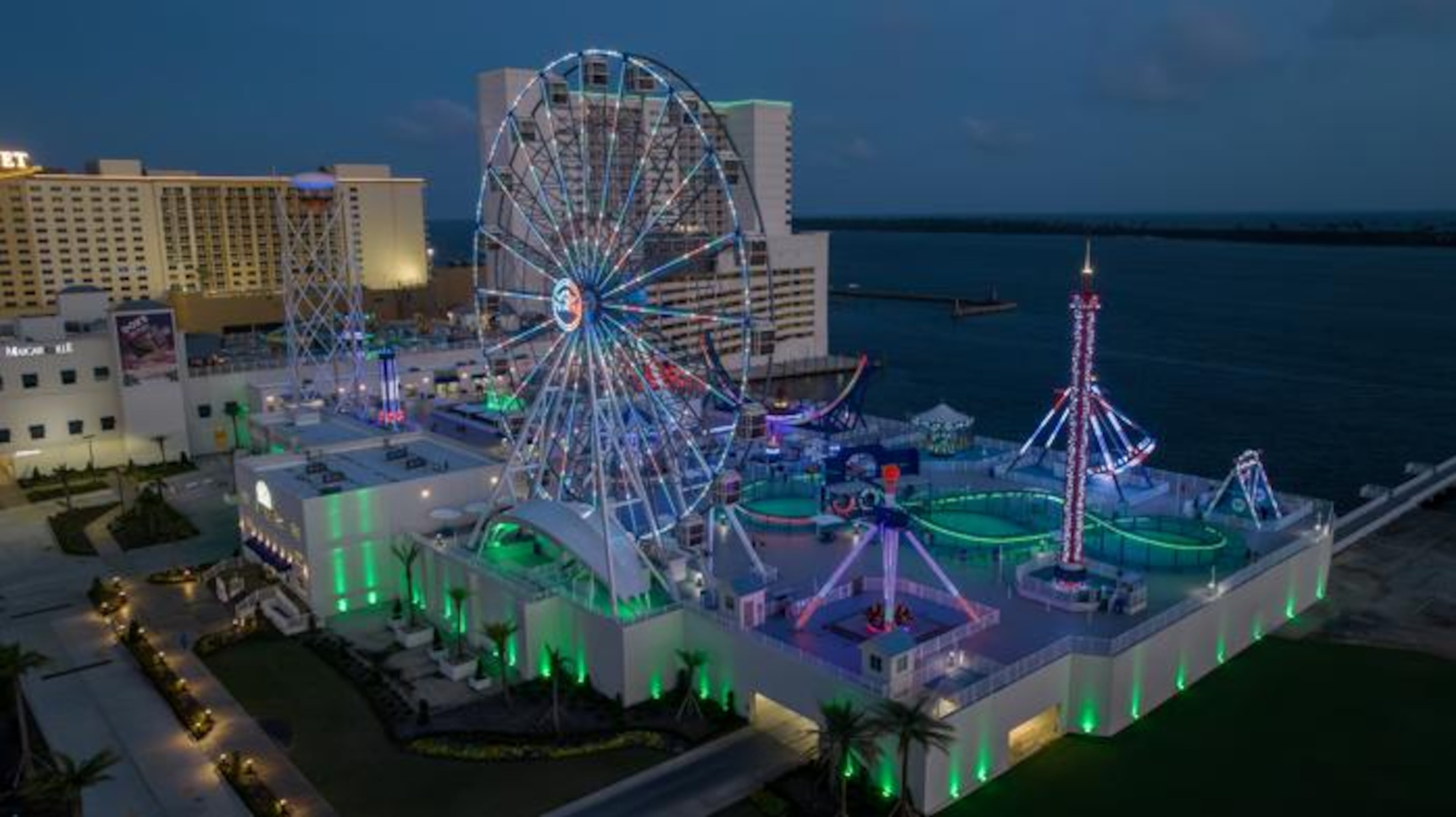 The Ferris wheel at Paradise Pier at Margaritaville Resort in Biloxi. (Courtesy of Play Coastal Mississippi)