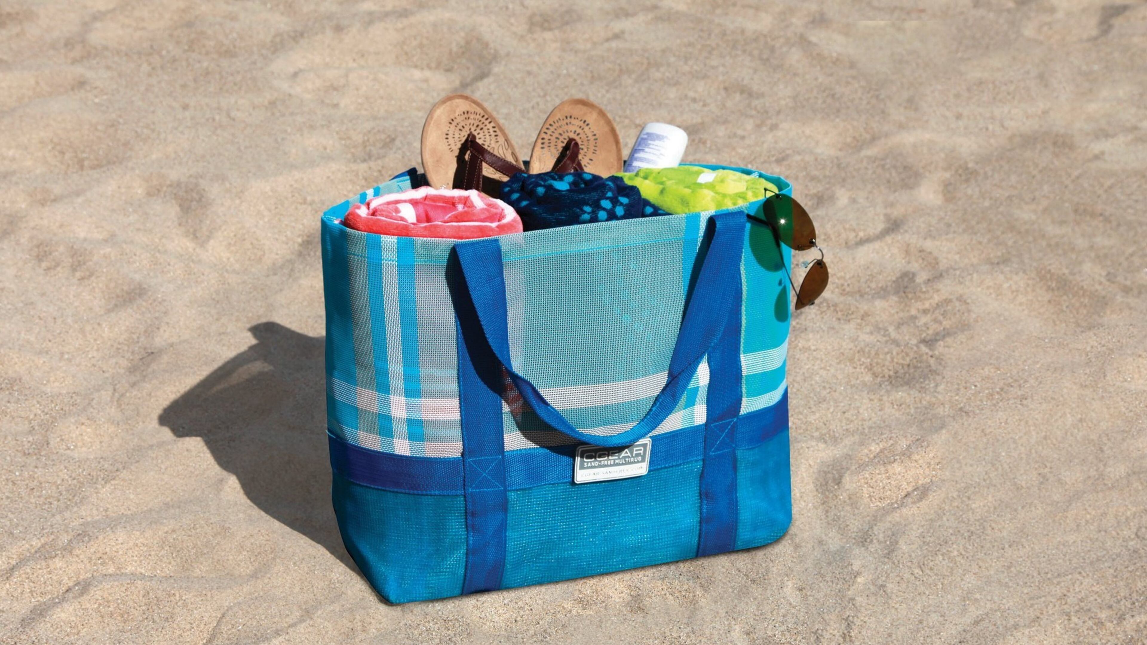 Add this Sandless Beach Tote bag to your pool or beach day. (Courtesy hammacher.com/MCT)