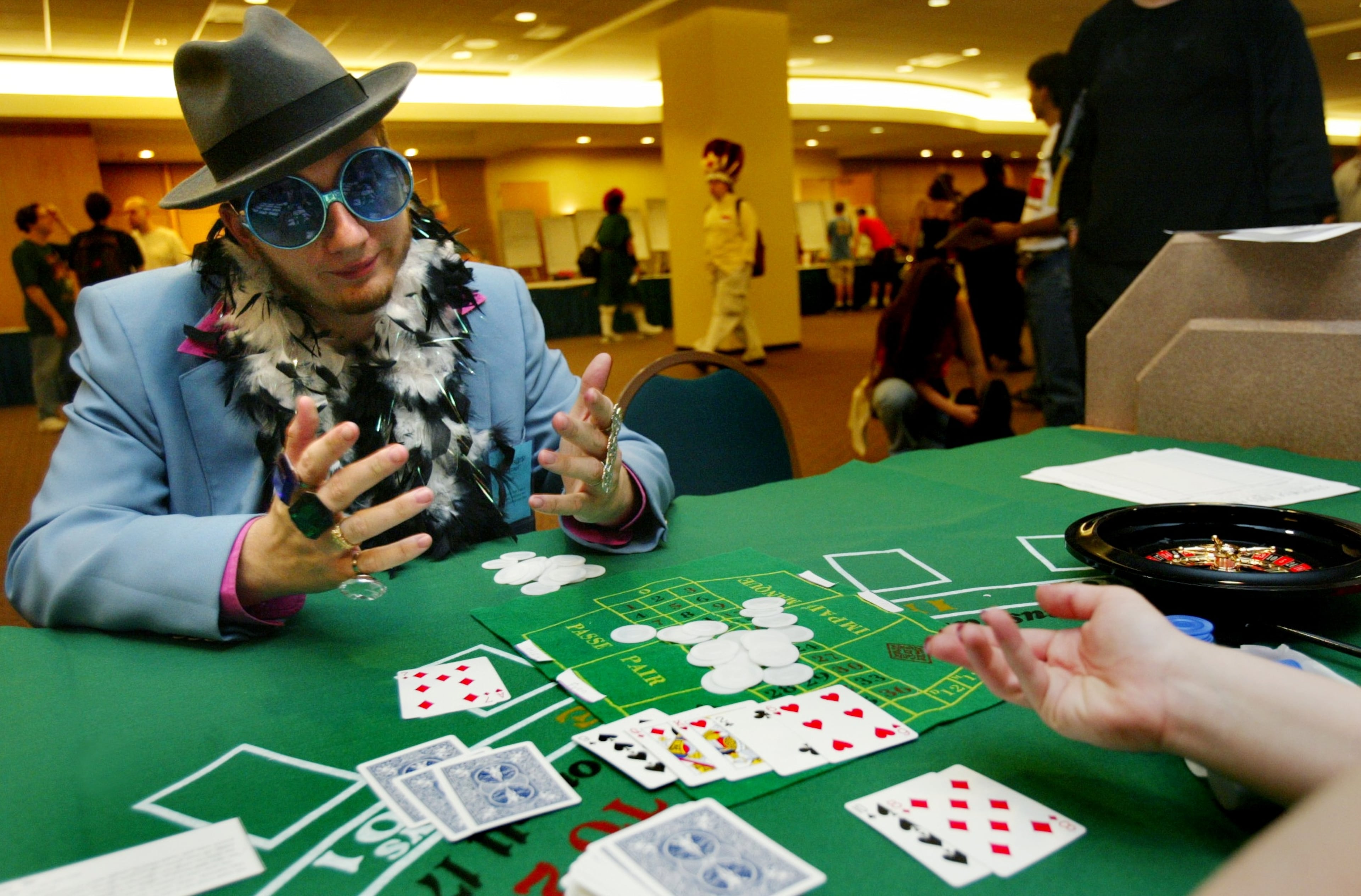 At Streetwise's Vegas showdown booth, Eric Garmon, left, dressed as the pimp Flyguy, loses a game to Whitney Komorner at the Dragon Con convention at the Hyatt Regency on Aug, 29, 2003. (Jenni Girtman/AJC)