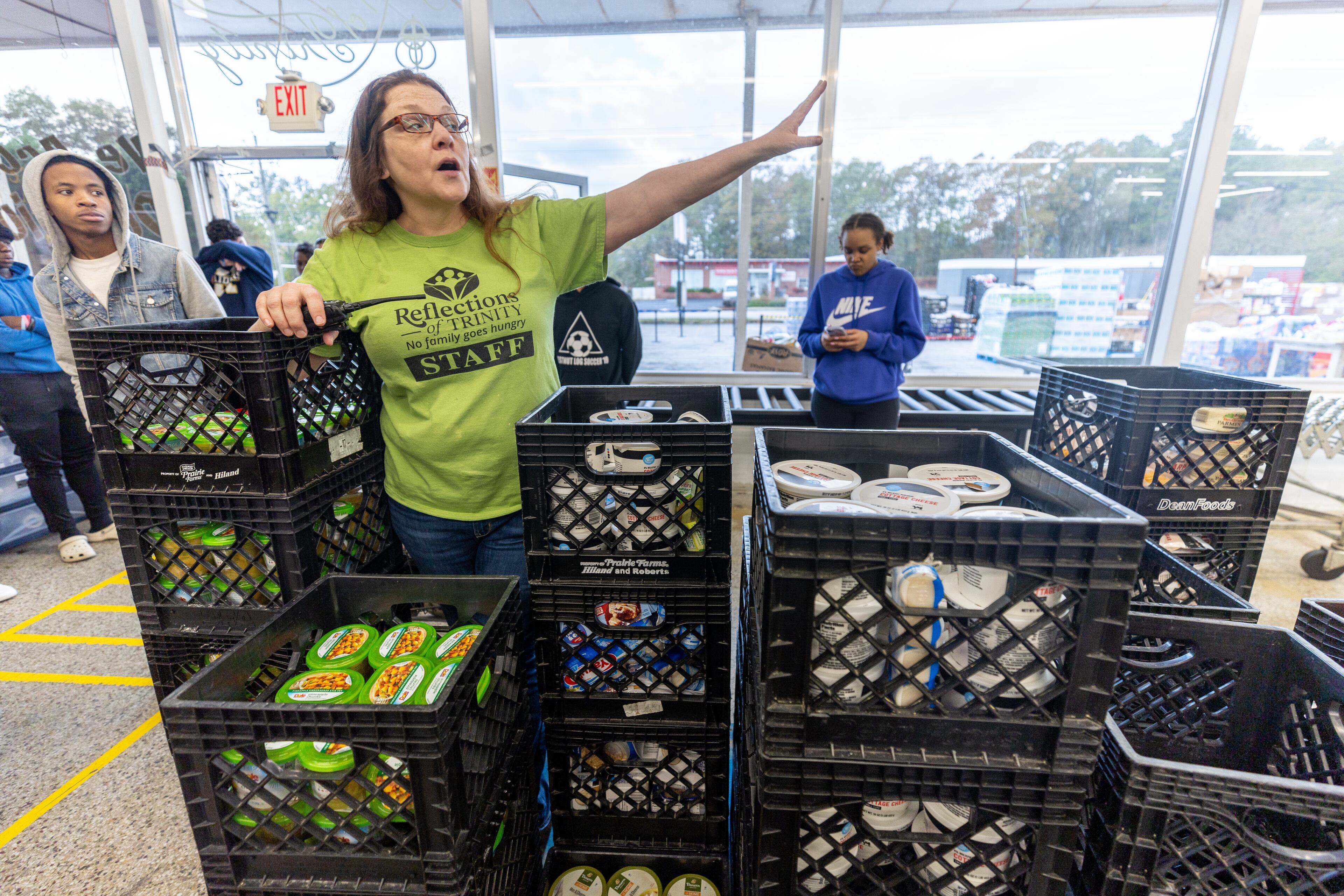 Lora Tabb helps organize the volunteers before the start of the Reflections of Trinity weekly food distribution in Powder Springs on Saturday, Nov. 12, 2022. (Photo: Steve Schaefer / steve.schaefer@ajc.com)