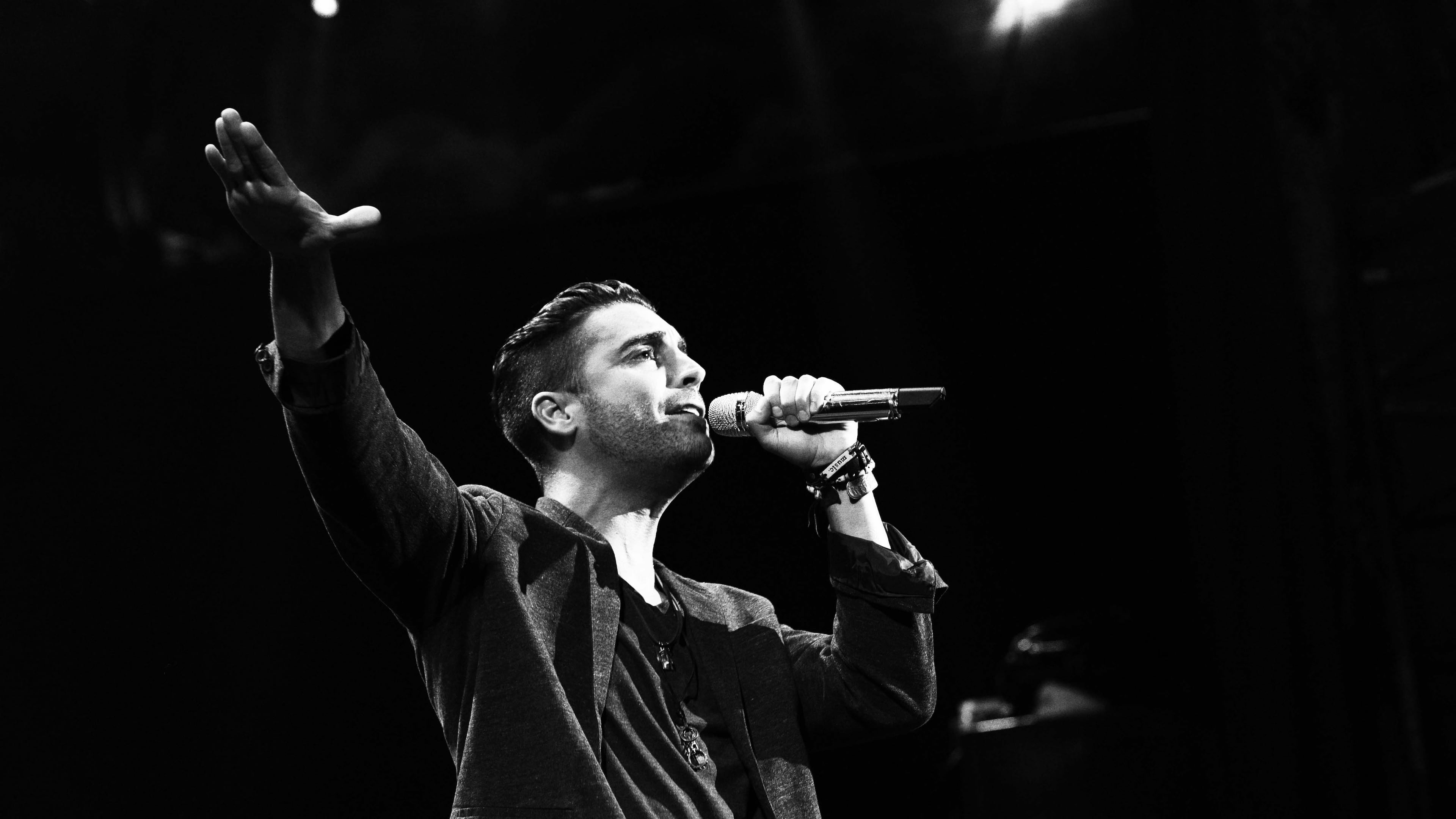 AMERICAN IDOL XIV: Nick Fradiani performs at House of Blues for the IDOL SHOWCASE airing Wednesday, Feb. 18 (8:00-9:01 PM ET/PT) and Thursday, Feb. 19 (8:00-9:00 PM ET/PT). CR: Michael Becker / FOX. © 2015 FOX Broadcasting. AMERICAN IDOL XIV: Nick Fradiani performs at House of Blues for the IDOL SHOWCASE airing Wednesday, Feb. 18 (8:00-9:01 PM ET/PT) and Thursday, Feb. 19 (8:00-9:00 PM ET/PT). CR: Michael Becker / FOX. © 2015 FOX Broadcasting.