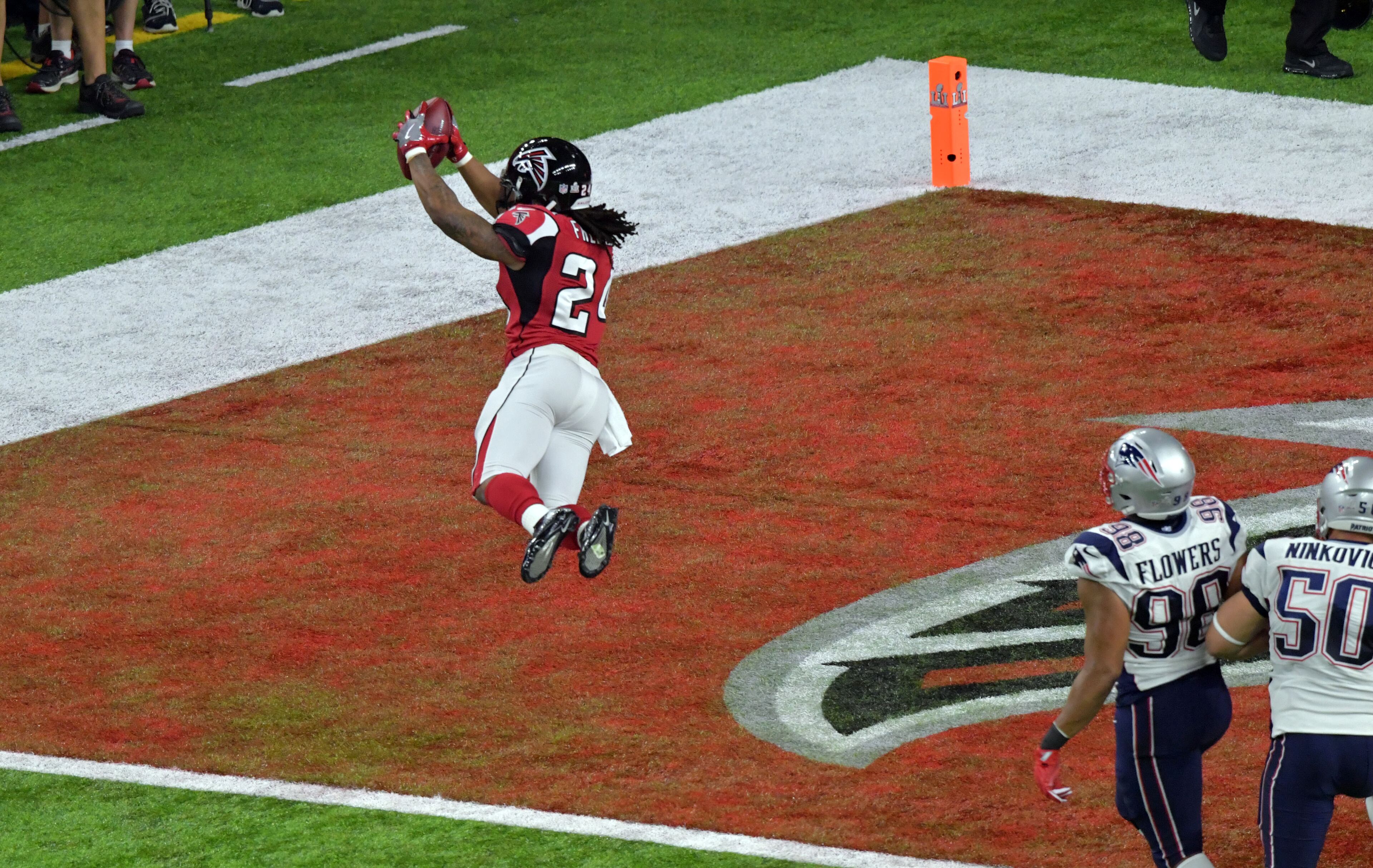 FEBRUARY 5, 2017 HOUSTON TX Atlanta Falcons running back Devonta Freeman (24) dives in for a touchdown as the Atlanta Falcons meet the New England Patriots in Super Bowl LI at NRG Stadium in Houston, TX, Sunday, February 5, 2017. Hyosub Shin/AJC