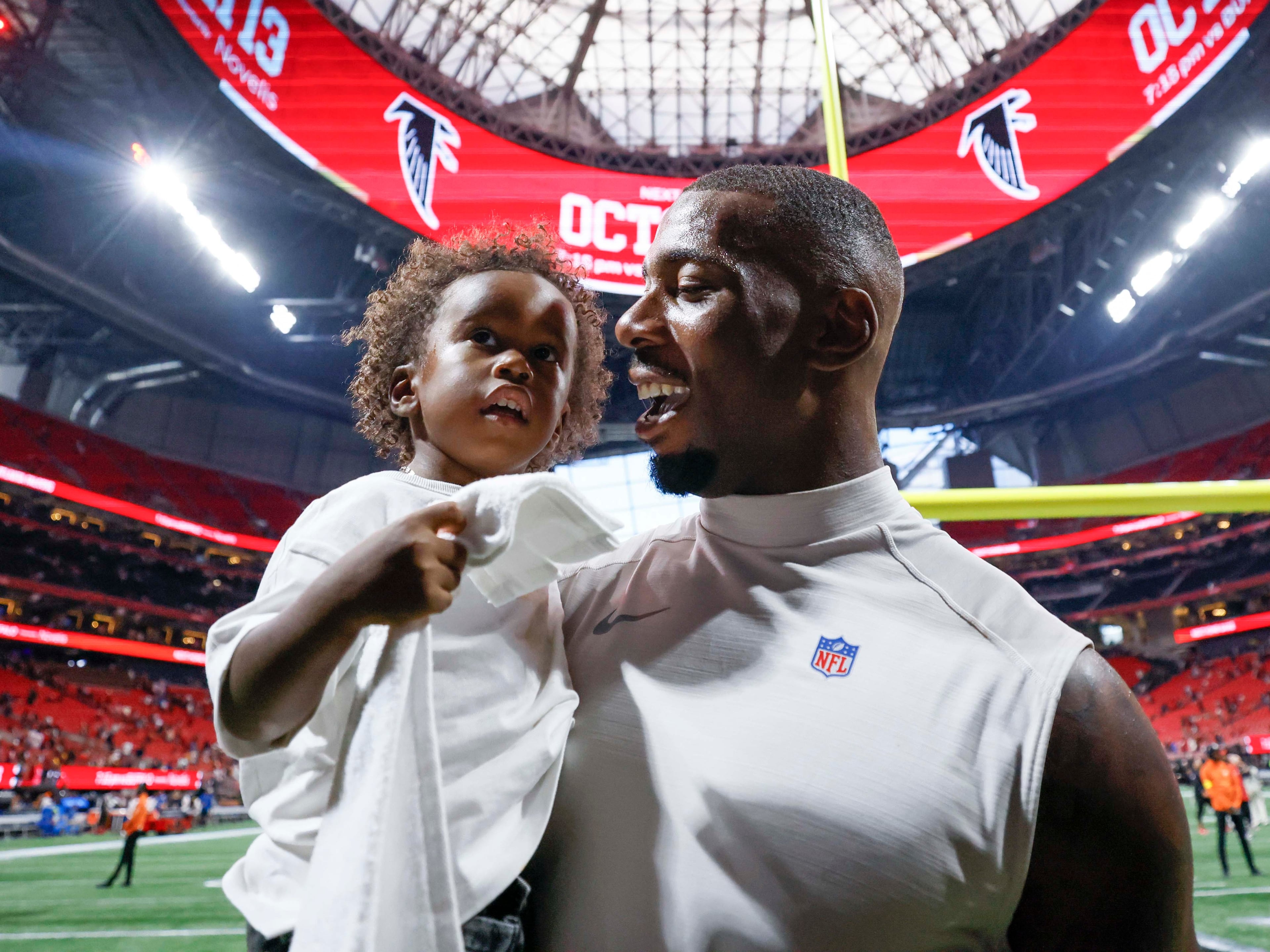 Tight end Kyle Pitts (8) holds son Kyle Jr. after the Falcons' win over the Commanders last September.
(Miguel Martinez/ AJC)