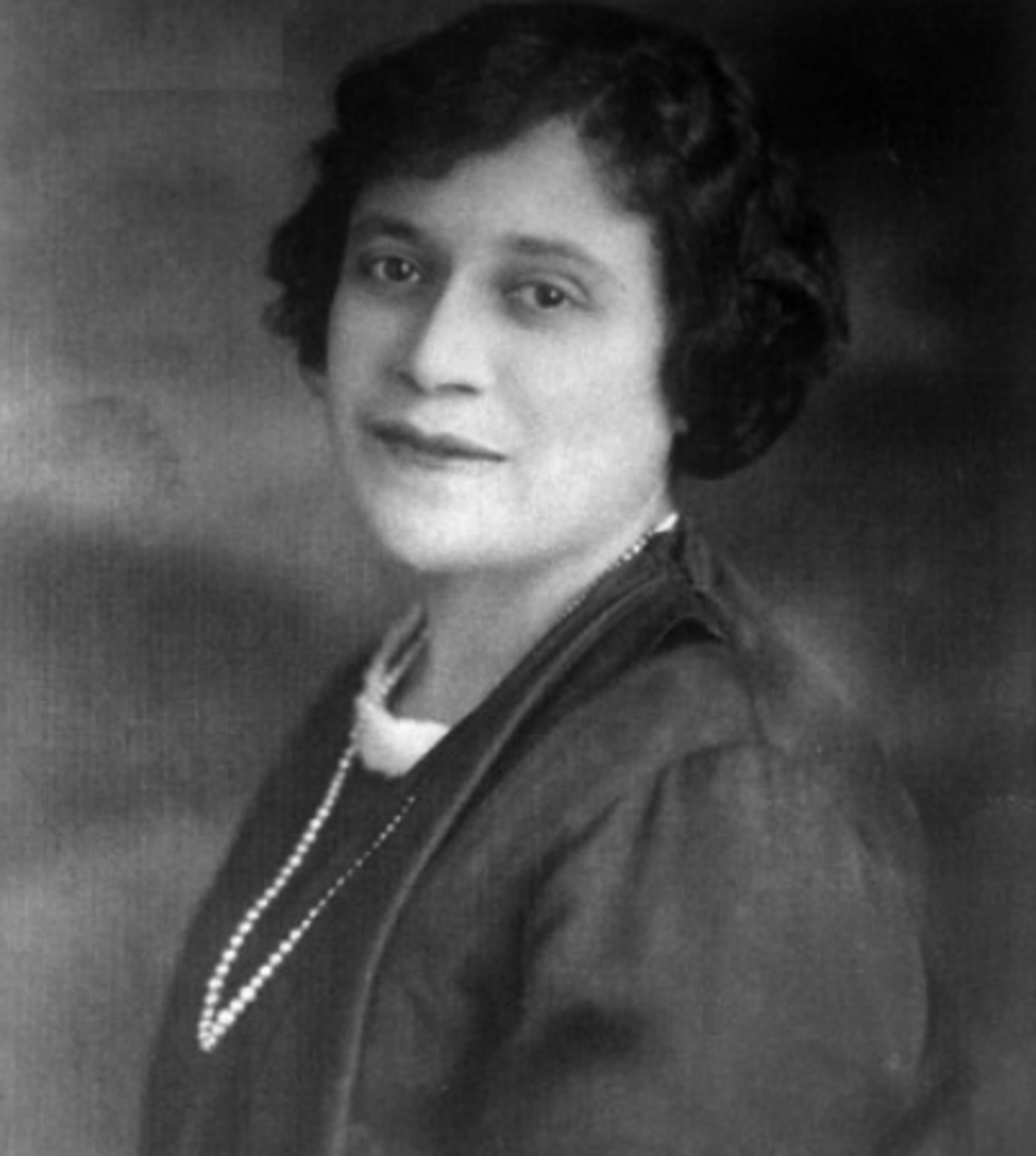 Violette Neatley Anderson was the black woman in the state of Illinois to graduate from law school. On January 29, 1926, she became the first African American woman to practice law at the United States Supreme Court.