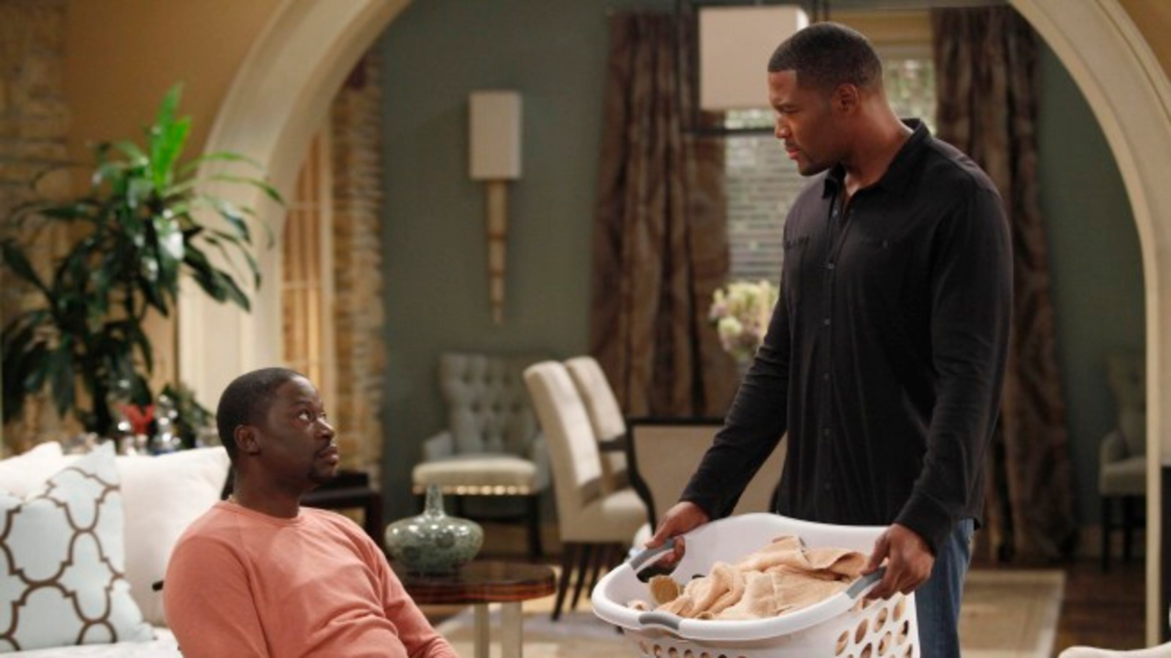 BROTHERS: Chill (Daryl Chill Mitchell, L) and Mike (Michael Strahan, R) are forced to help out around the house in the BROTHERS episode "House Rules/Anniversary" airing as part of the one-hour series premiere Friday, Sept. 25 (8:30-9:00 PM ET/PT) on FOX. ©2009 Fox Broadcasting Co. Cr: Greg Gayne/FOX