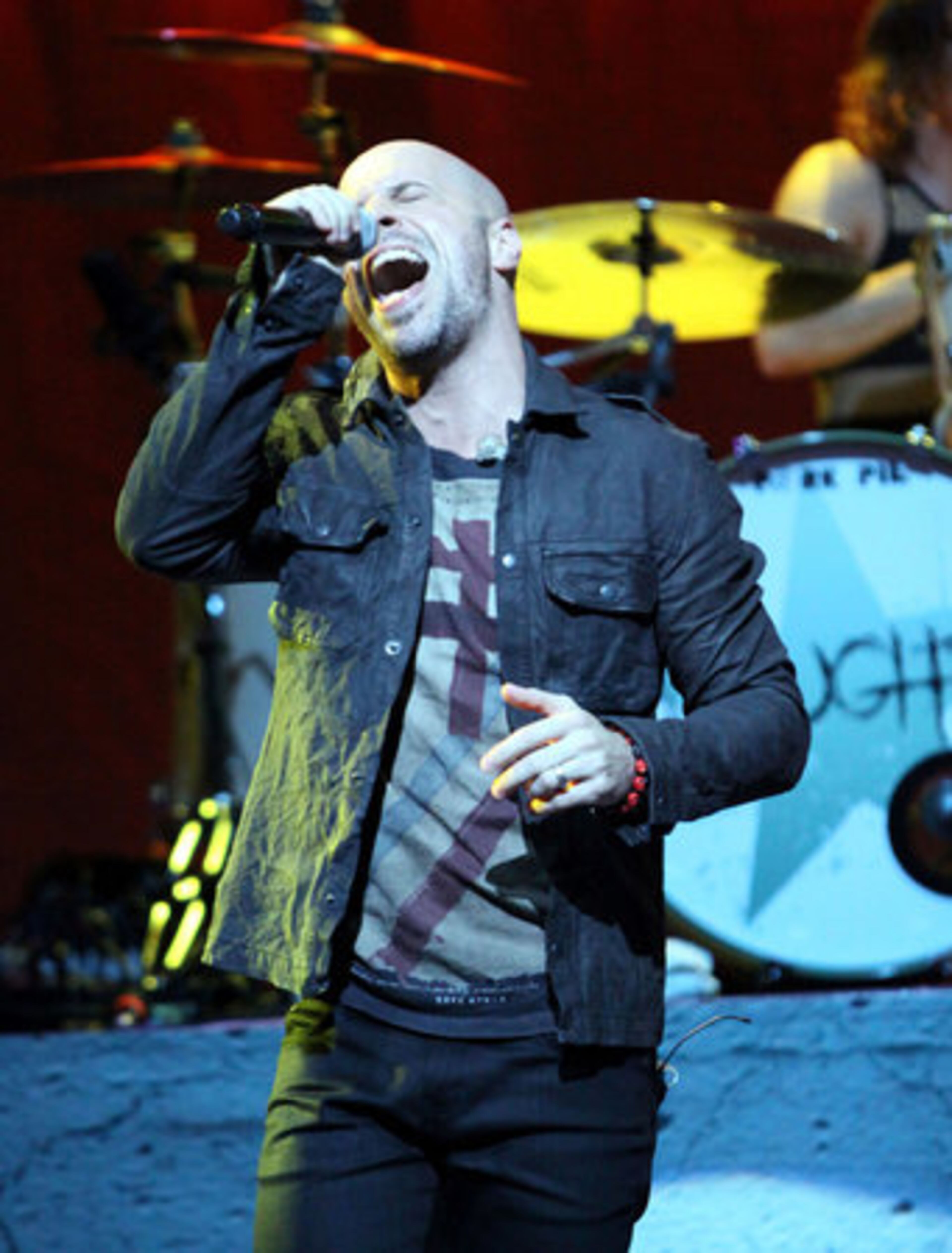 Daughtry performs "Feels Like Tonight."