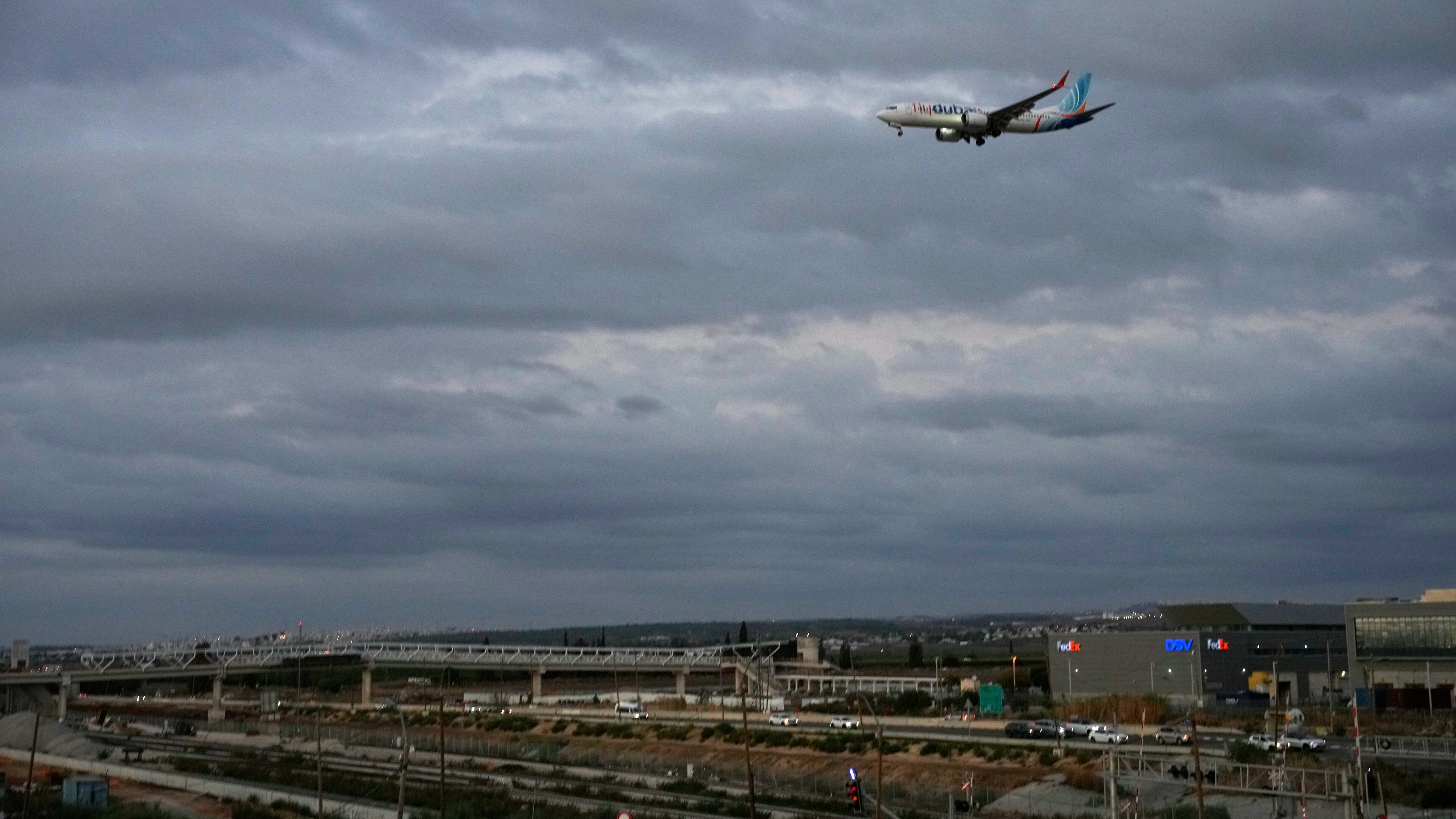 An FlyDubai plane carrying Israeli passengers who had earlier been aboard another FlyDubai aircraft that made an emergency landing in Saudi Arabia approaches Ben Gurion International Airport near Tel Aviv, Israel, Wednesday, Sept. 30, 2026. (AP Photo/Ohad Zwigenberg)