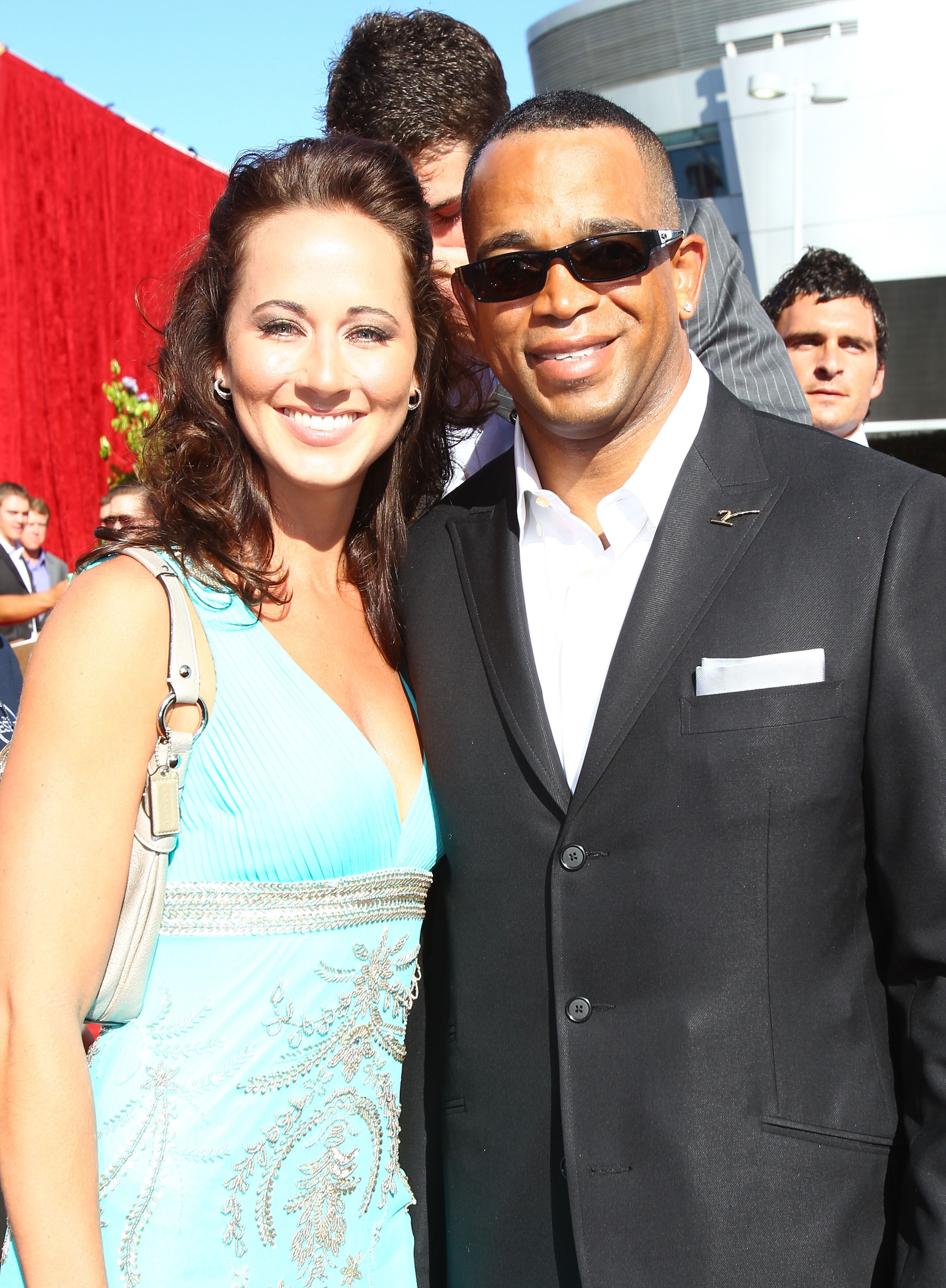 LOS ANGELES, CA - JULY 14: ESPN talent Stuart Scott and guest arrive at the 2010 ESPY Awards at Nokia Theatre L.A. Live on July 14, 2010 in Los Angeles, California. (Photo by Alexandra Wyman/Getty Images for ESPY)