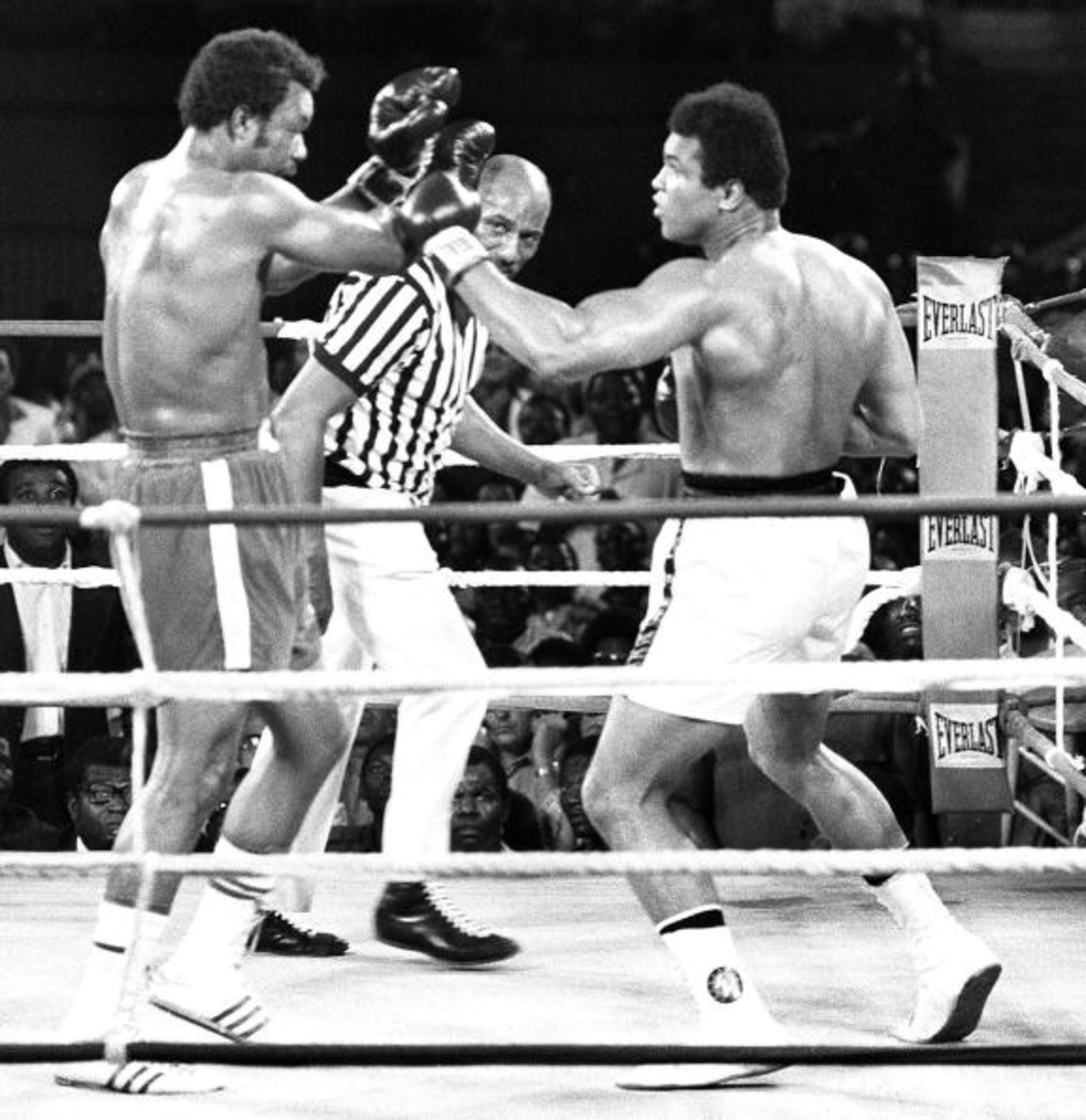 KINSHASA, CONGO - OCTOBER 30: A general view of "The Match of the Century " between the former world heavyweight boxing champion the American Muhammad Ali (R) and his compatriot and titleholder George Foreman (L). Ali won and got back his title October 30, 1974 in Kinshasa, Congo. (Photo by: AFP/Getty Images)