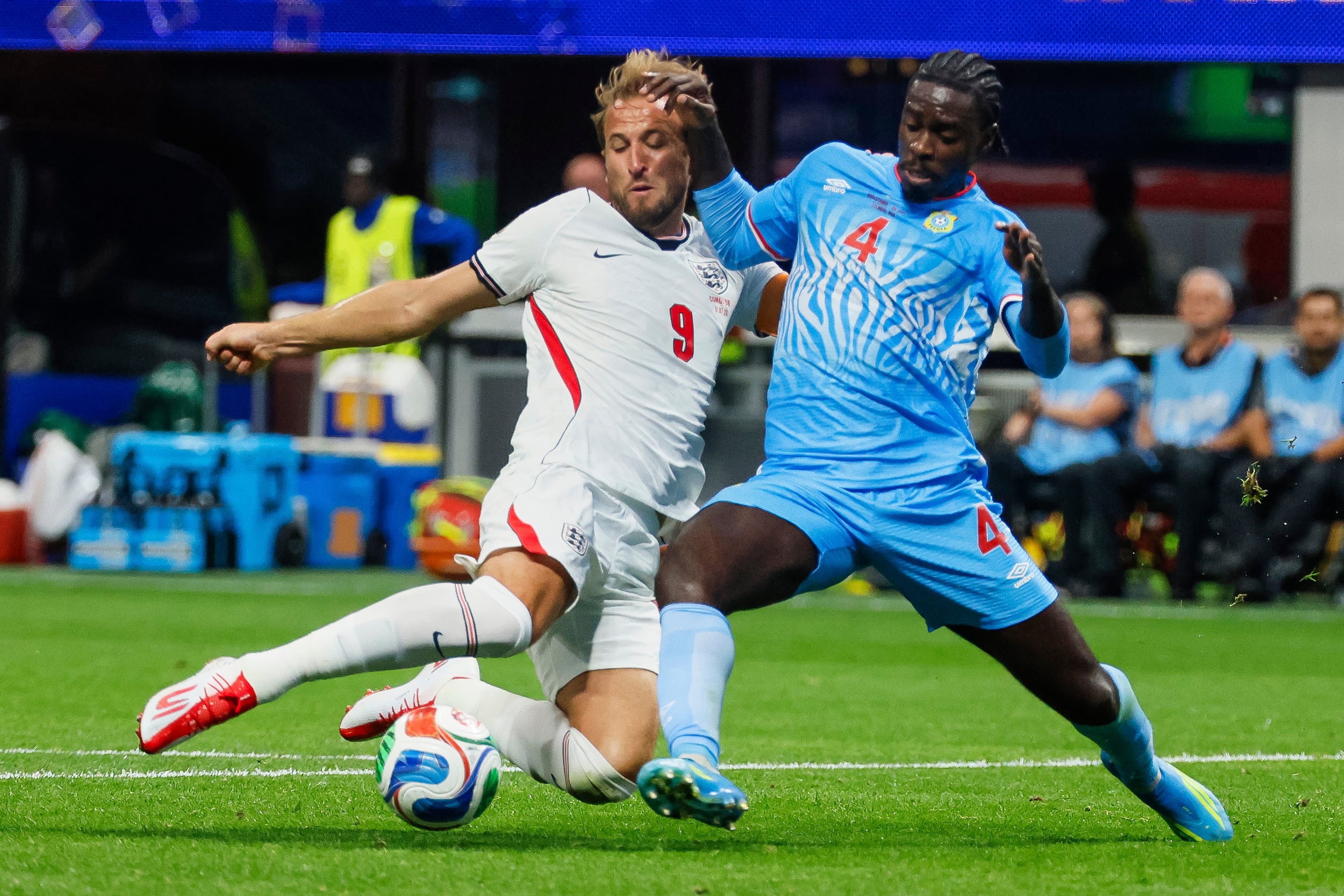 England forward Harry Kane (left) and Congo defender Axel Tuanzebe (right) battle for control during the first half of a FIFA World Cup round of 32 match at Atlanta Stadium (Mercedes-Benz Stadium) on Wednesday, July 1, 2026, in Atlanta. (Miguel Martinez/AJC)