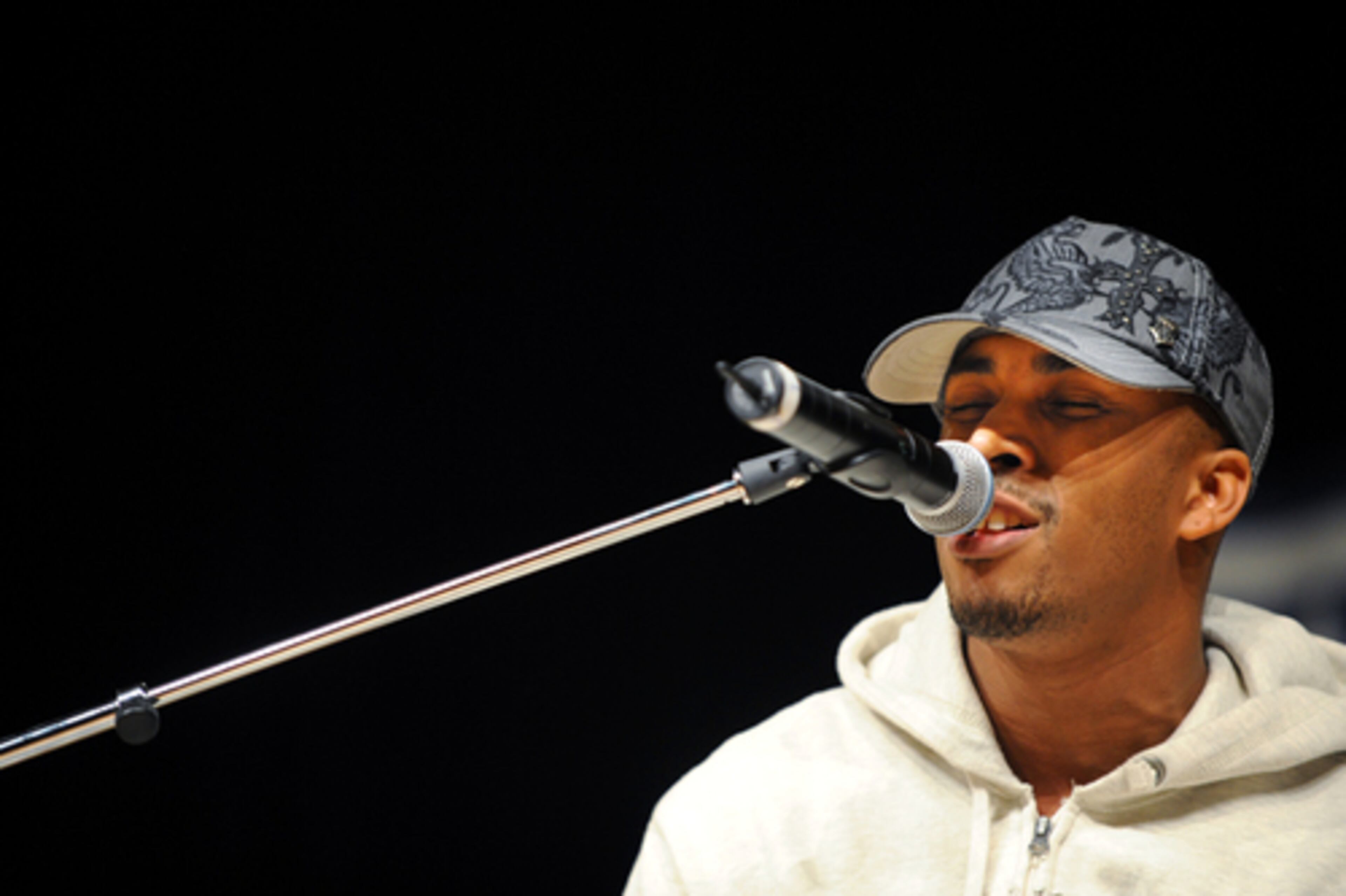 Singer, rapper, songwriter and producer Novel, born Alonzo Stevenson, treats students to a song at the end of his session.