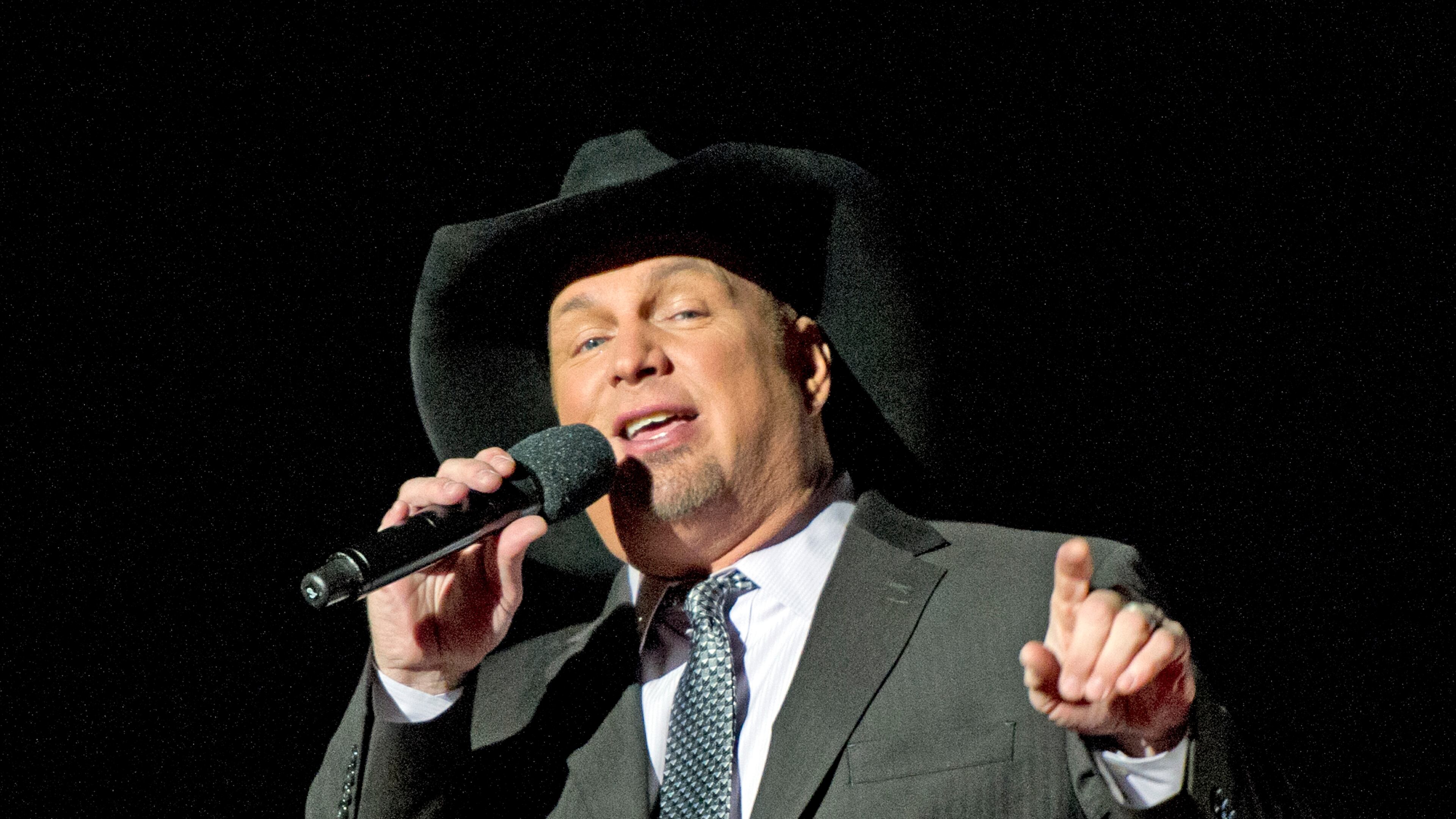 WASHINGTON, DC - DECEMBER 1: Country singer Garth Brooks performs at the National Christmas Tree Lighting attended by the first family on the Ellipse December 1, 2016 in Washington, DC. A report claims Brooks is in discussions to perform at president-elect Donald Trump's Jan. 20 inauguration event. (Photo by Ron Sachs-Pool/Getty Images)
