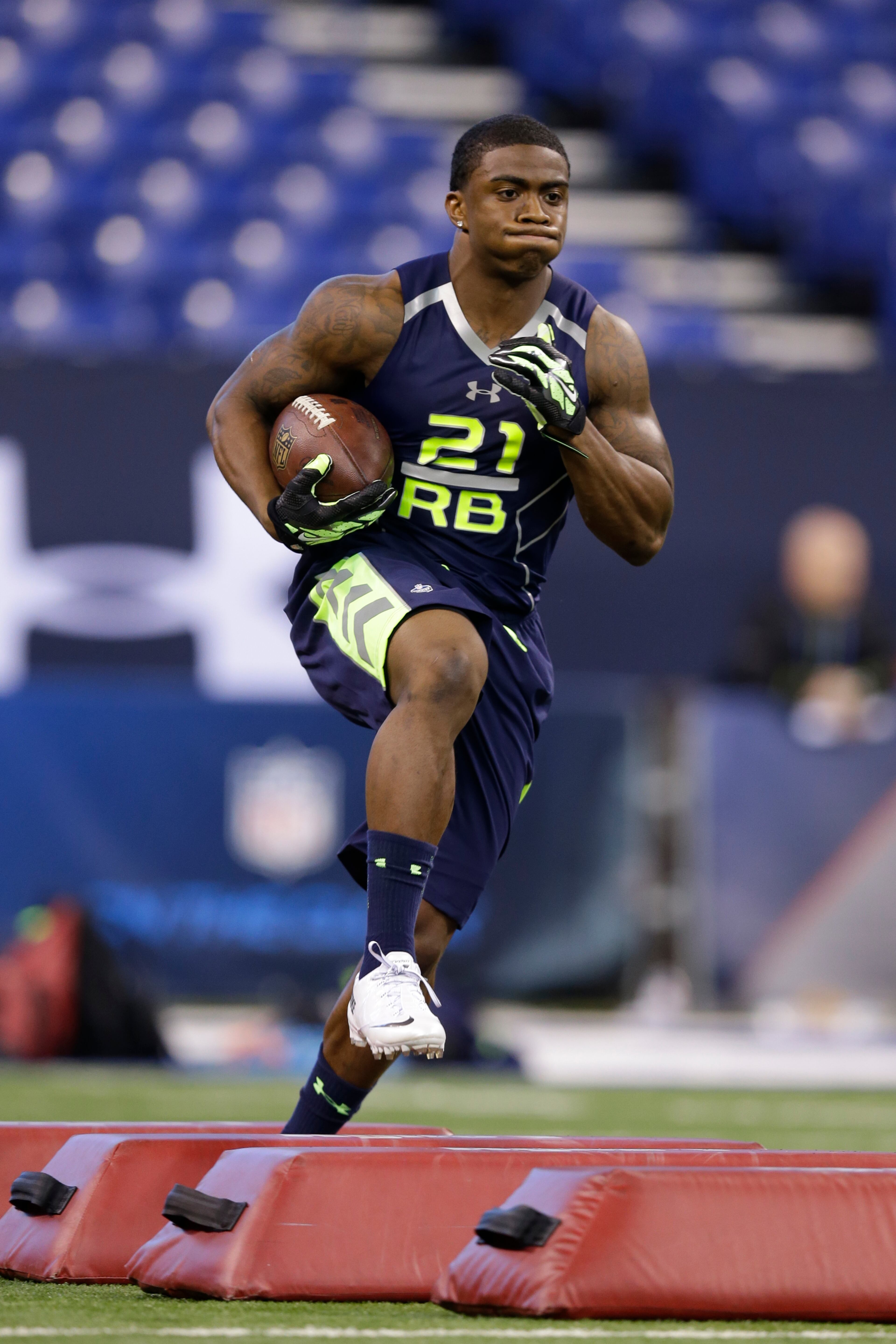 Georgia Southern running back Jerick Mckinnon runs a drill at the NFL football scouting combine in Indianapolis, Sunday, Feb. 23, 2014. (AP Photo/Michael Conroy)
