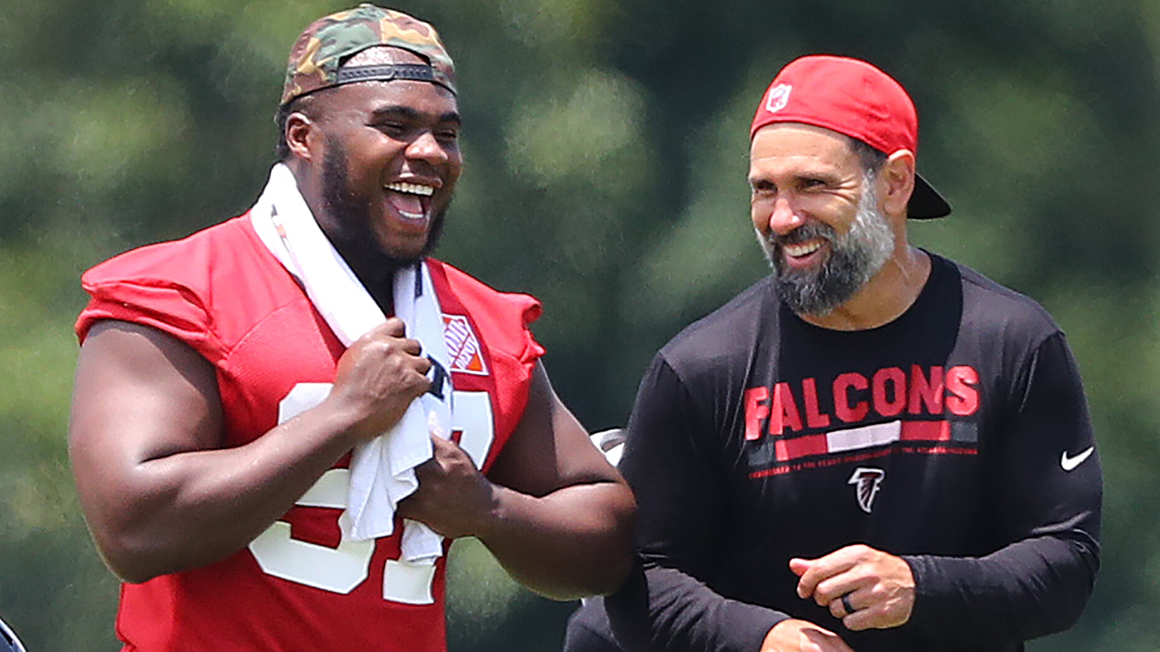 Grady Jarrett shares a laugh with linebackers coach Jeff Ulbrich back in the Falcons 2020 training camp (Curtis Compton/ccompton@ajc.com).