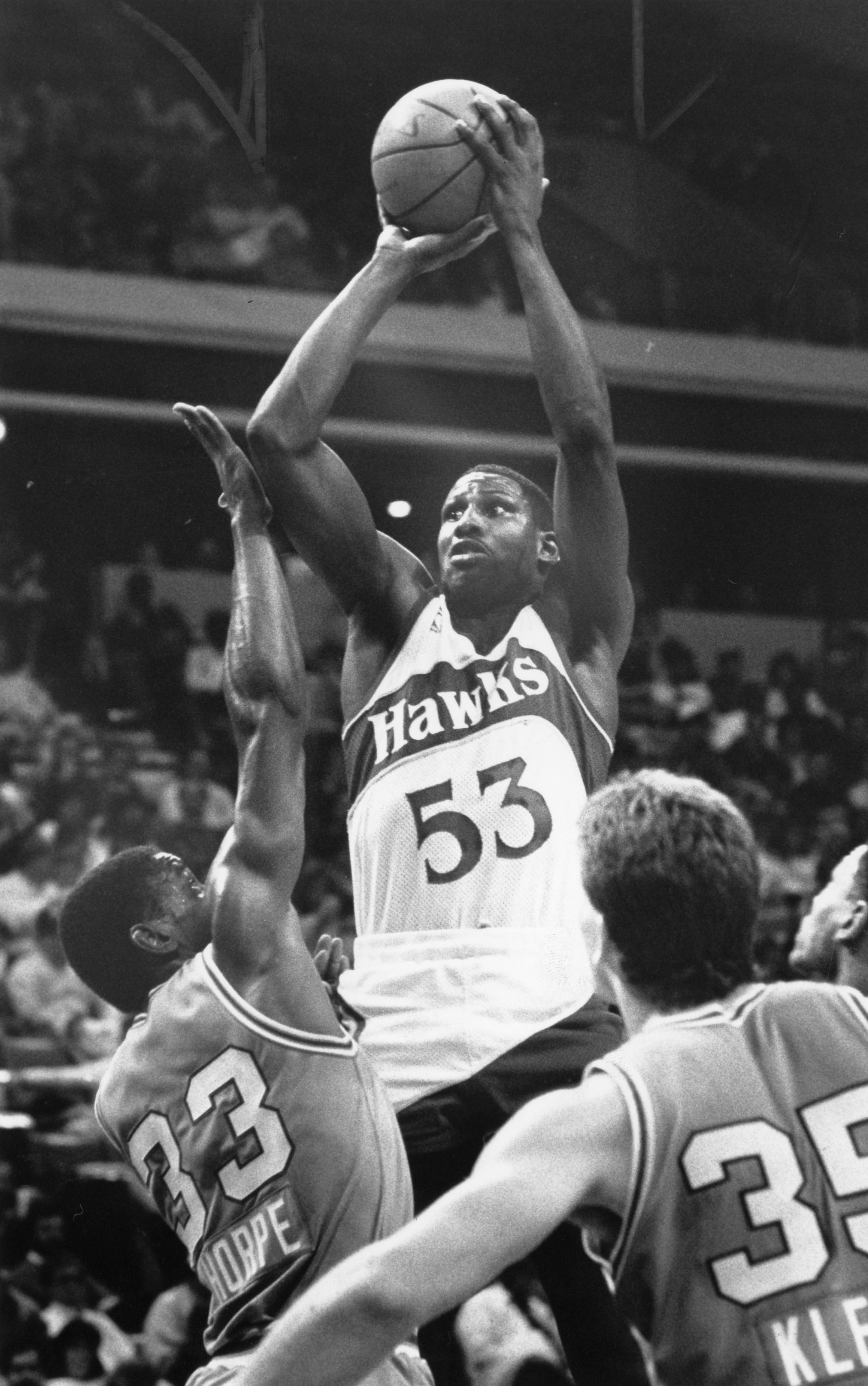Cliff Levingston of the Hawks rises over the Kings to take a shot in 1990. AJC file photo