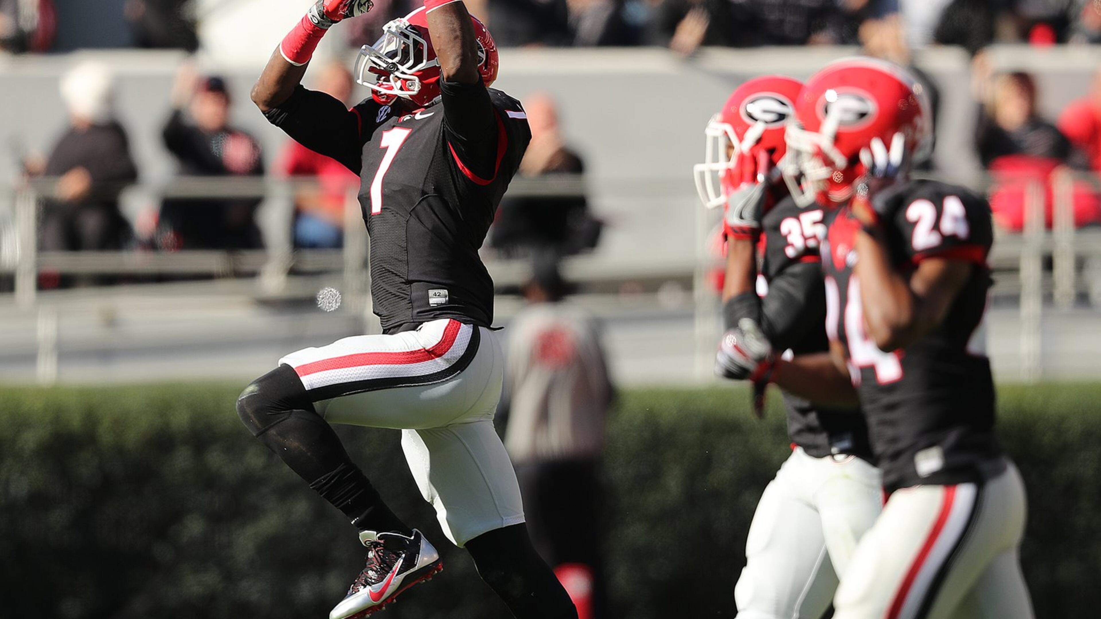Georgia linebacker Lorenzo Carter celebrates his fumble recovery against Louisiana-Lafayette last month. (Curtis Compton/ccompton@ajc.com)
