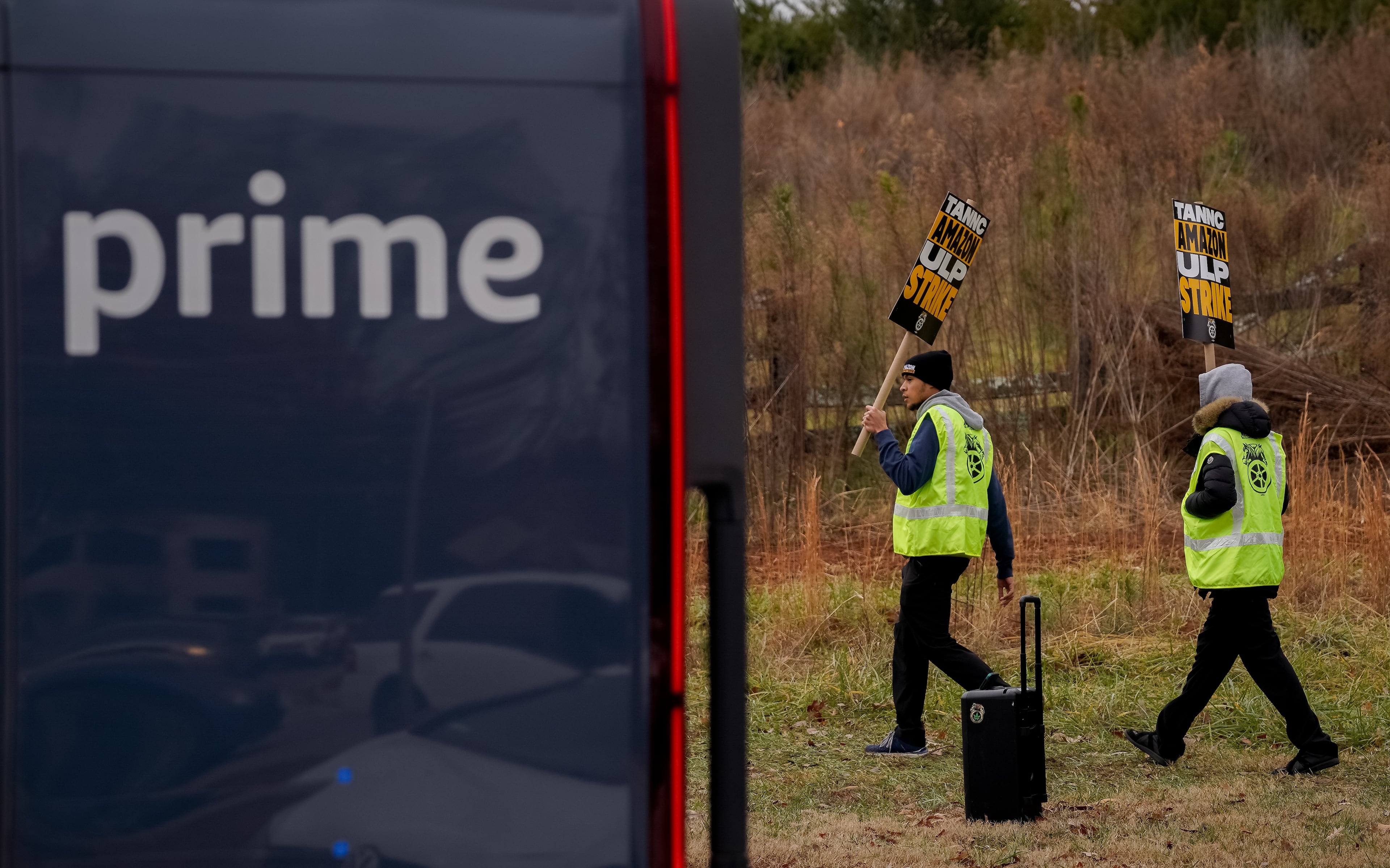 The International Brotherhood of Teamsters called a strike at several Amazon facilities around the country on Thursday, December 19, 2024. Included in the strike were drivers at an Amazon facility in Alpharetta. (Ben Hendren for the AJC)