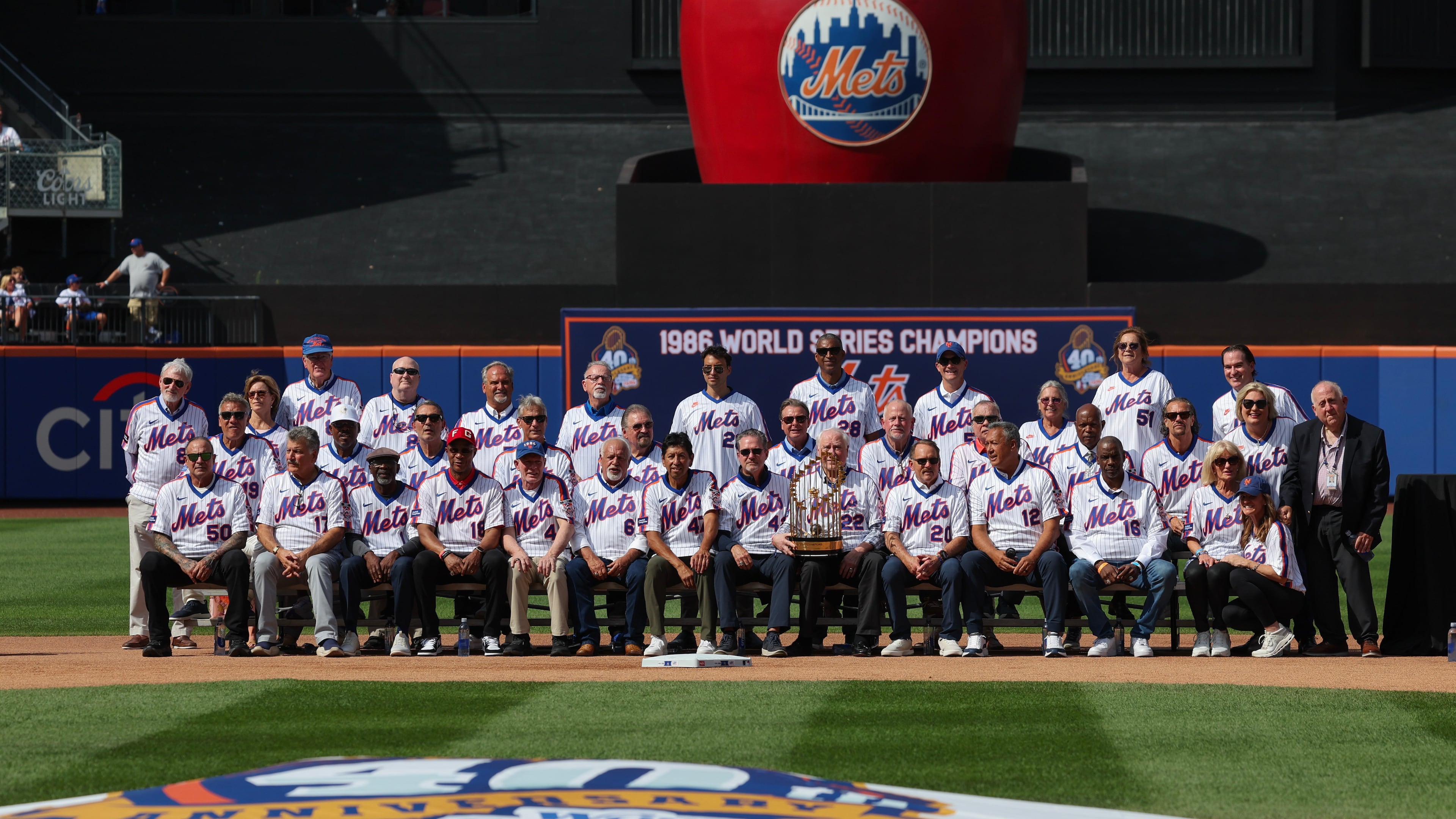 Members of the 1986 New York Mets team that won a World Series and family members pose for a group photo during a reunion celebration for the team, Saturday, Aug. 1, 2026, in New York. (AP Photo/Heather Khalifa)