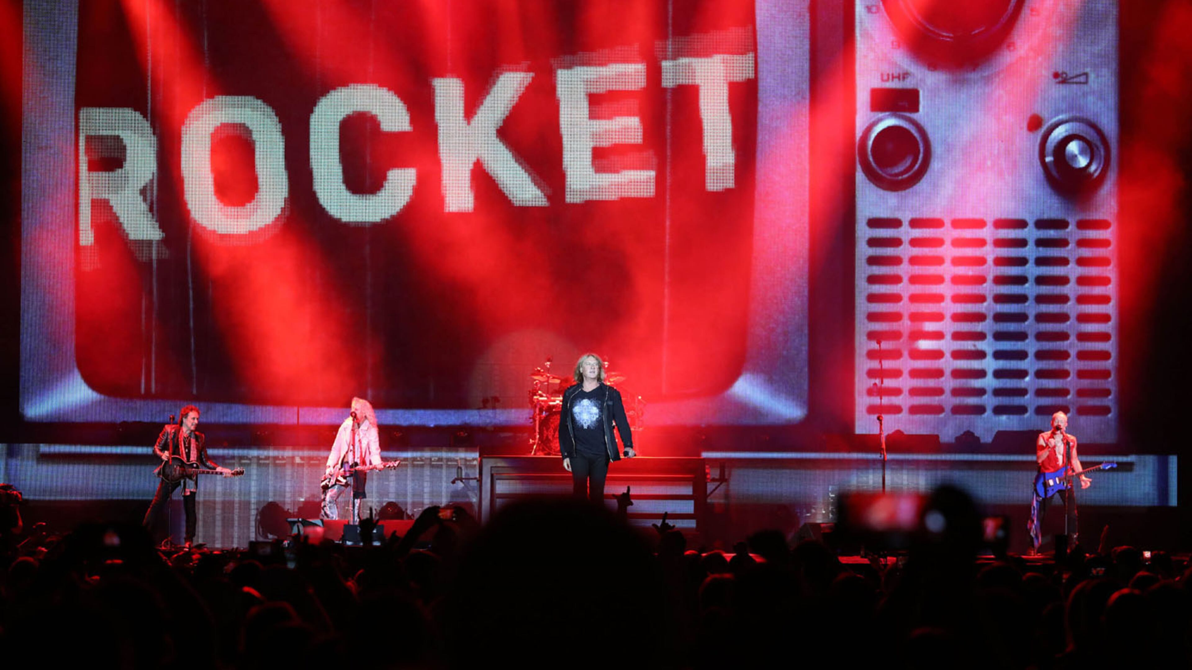 Def Leppard and The Pretenders entertained a crowd of close to 40,000 fans on Sunday, July 1, 2018 at SunTrust Park. Journey was on the bill but did not allow photos to be taken.
Robb Cohen Photography & Video /RobbsPhotos.com