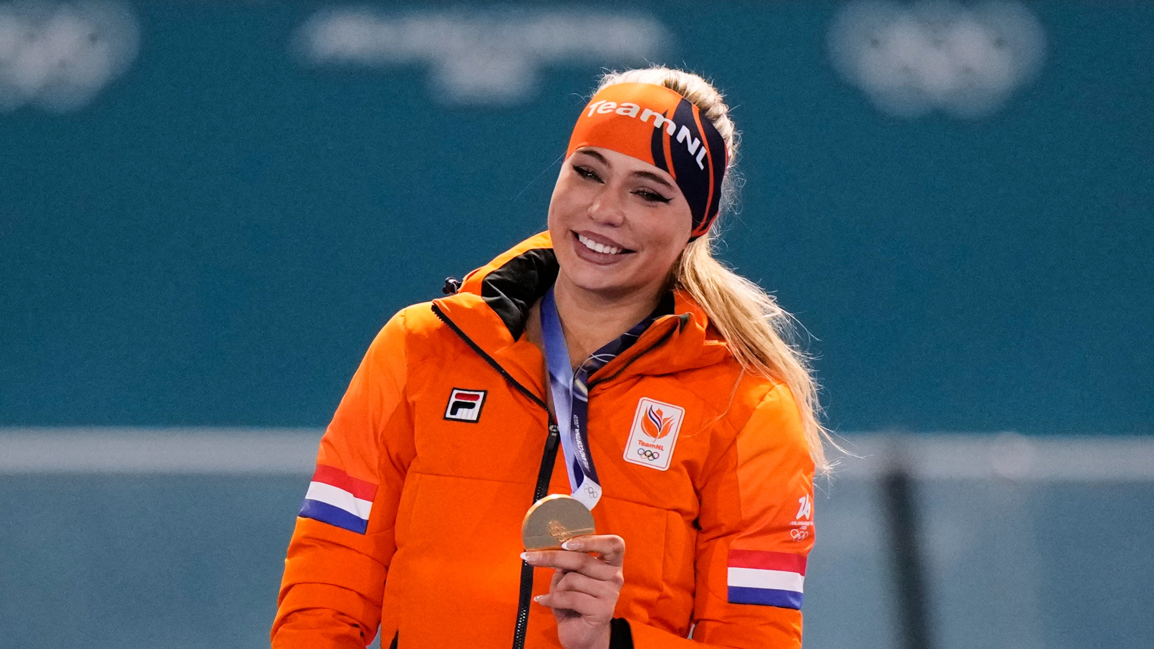 FILE - Jutta Leerdam, of the Netherlands, shows her gold medal after the women's 1,000 meters speedskating race at the 2026 Winter Olympics in Milan, Italy, Feb. 9, 2026. (AP Photo/Luca Bruno, File)