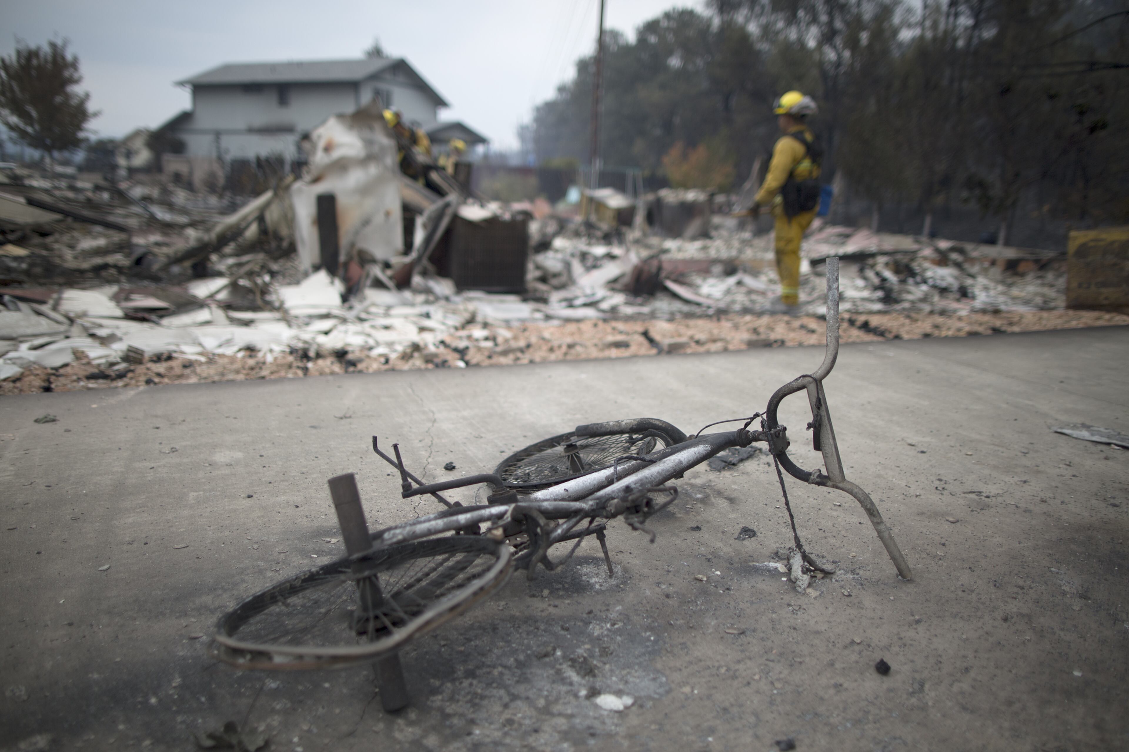 The remains of a bicycle are seen among the ruins of structures burned by the Valley Fire on September 14, 2015 in Middletown, California. The 95-square-mile fire has destroyed hundreds of homes and is only five percent contained. (Photo by David McNew/Getty Images)