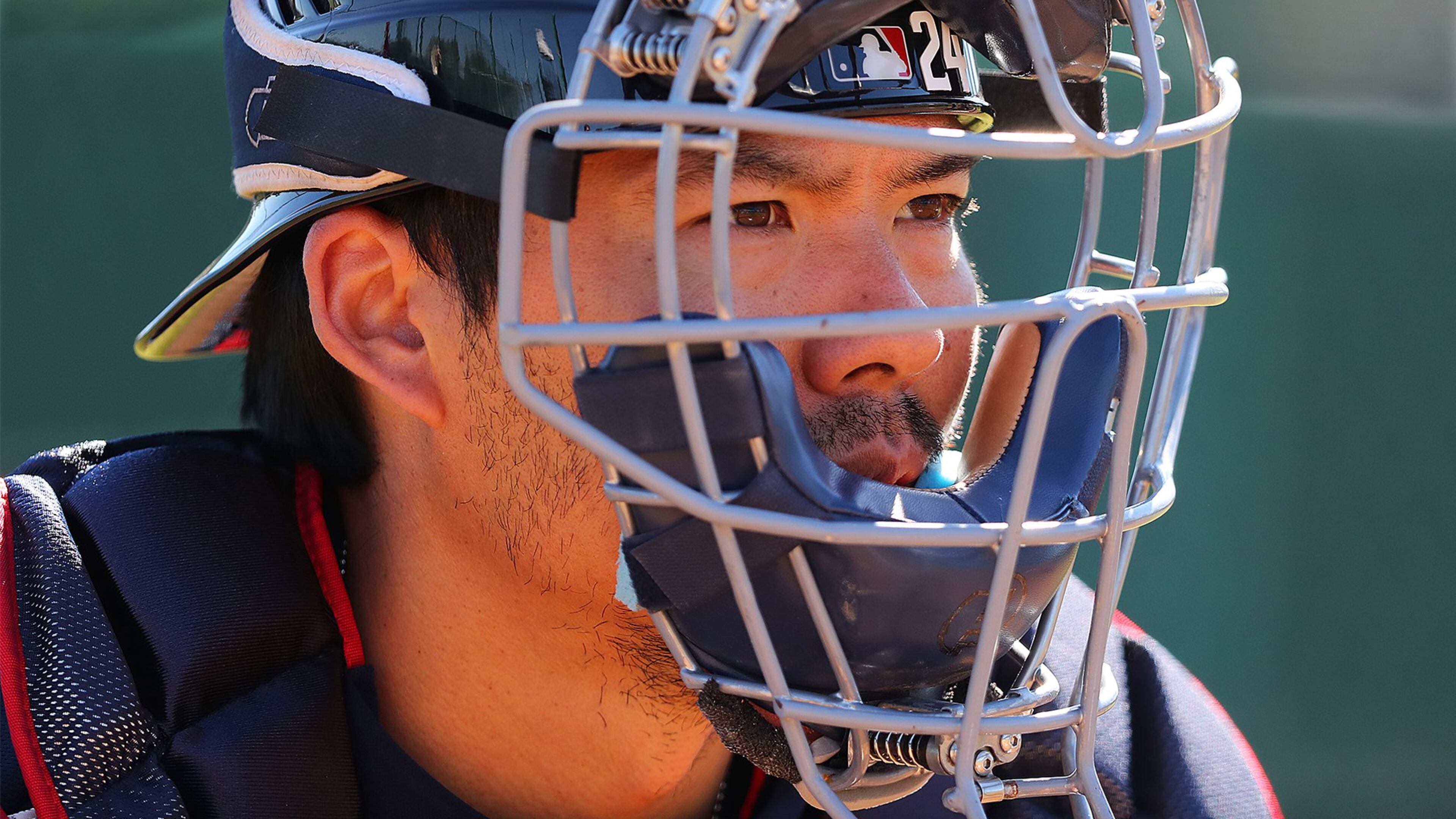 Veteran Kurt Suzuki will catch knuckleballer R.A. Dickey for second time in a regular-season game Saturday. Suzuki had three passed balls in the first one. (Curtis Compton/AJC file photo)