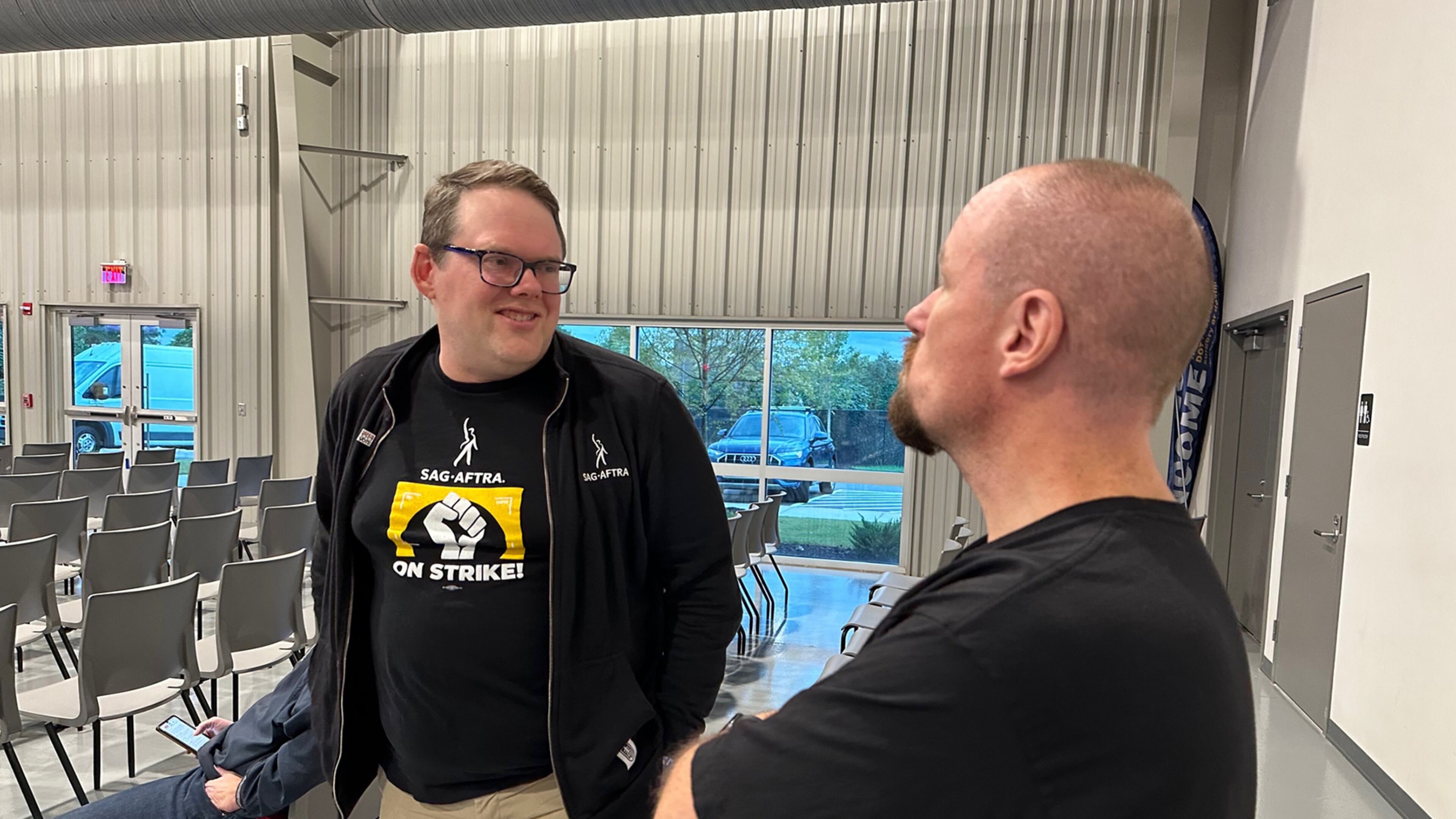 SAG-AFTRA chief negotiator Duncan Crabtree Ireland met with unionized actors at the Teamsters Atlanta hall Monday night. He is talking to the local chapter's senior business rep Jess Speaker (right). RODNEY HO/rho@ajc.com