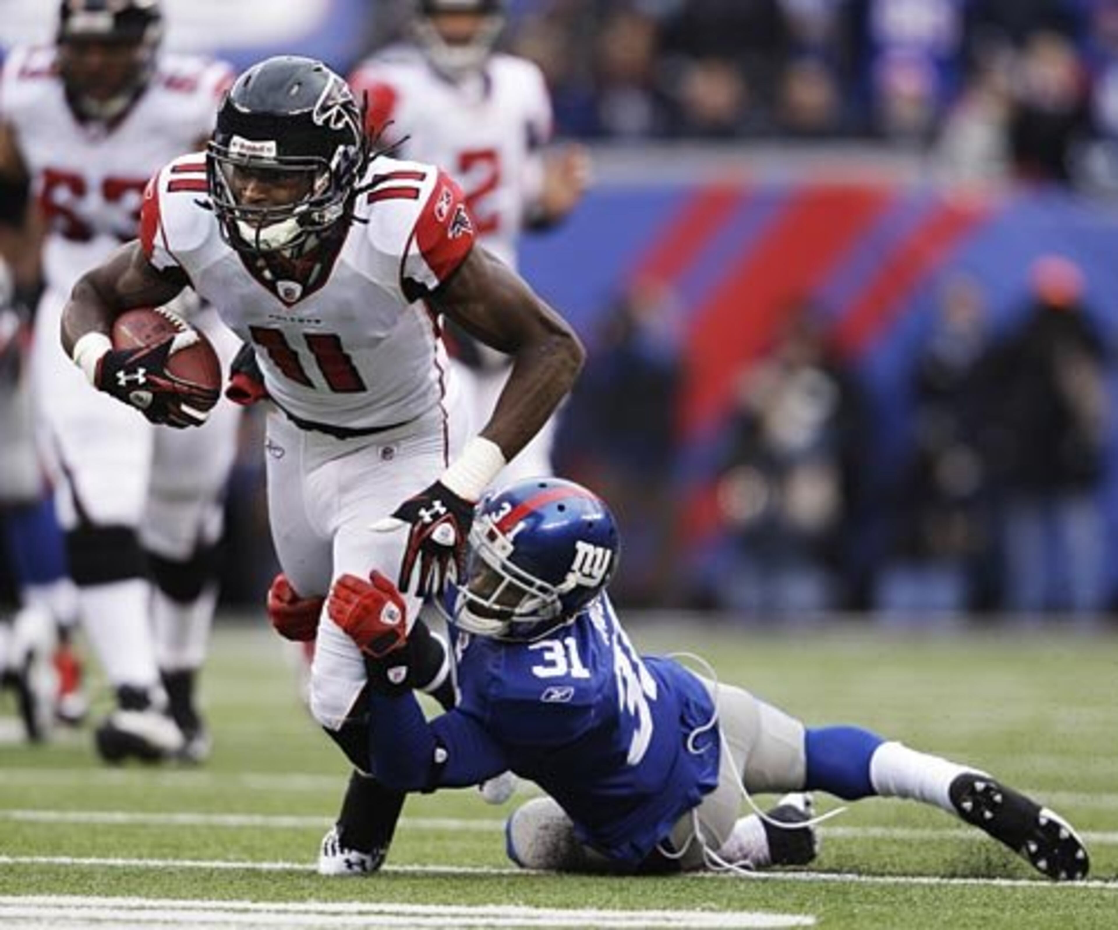 Giants cornerback Aaron Ross (31) tackles Atlanta Falcons wide receiver Julio Jones (11).