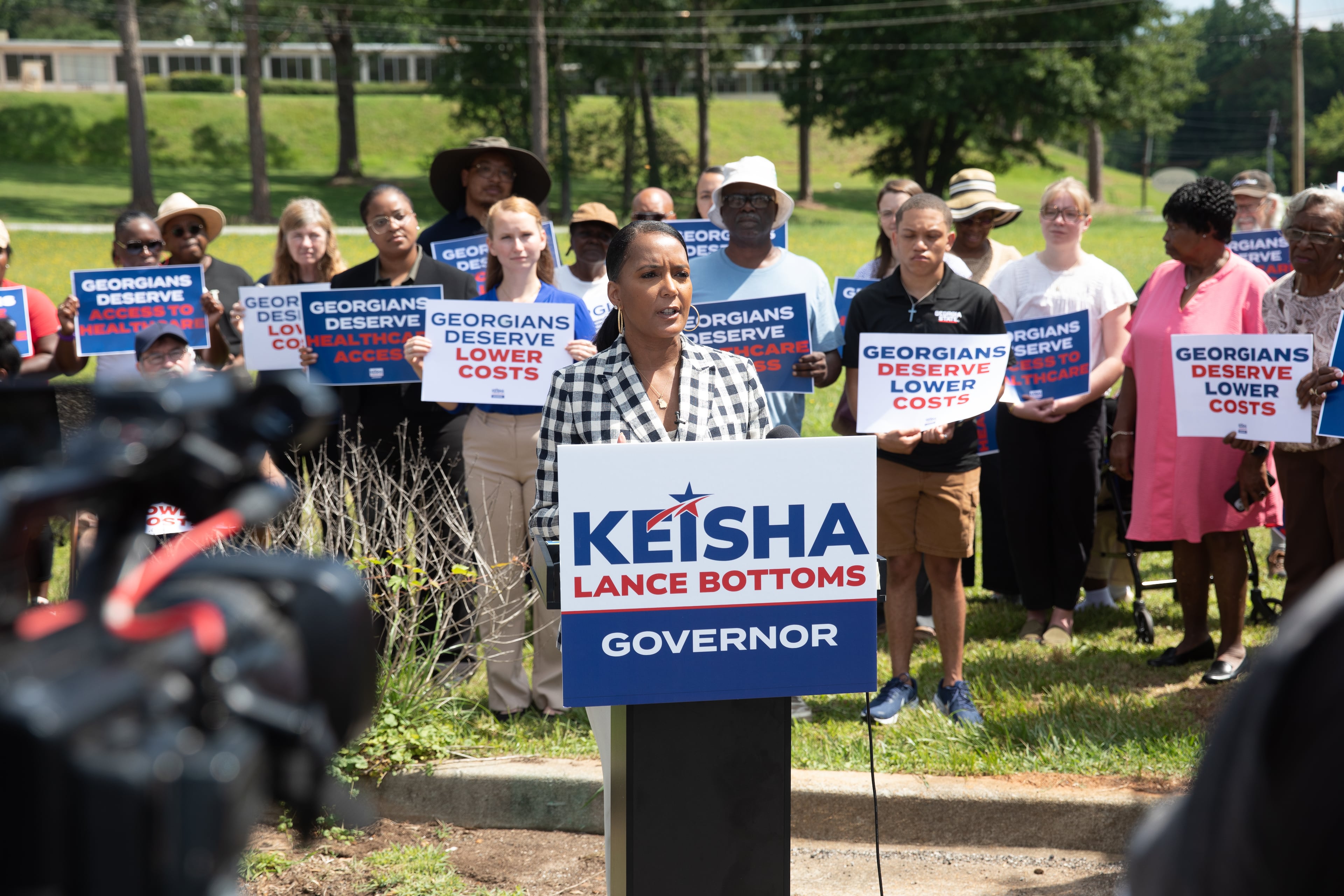 Former Atlanta mayor and Democratic nominee for governor Keisha Lance Bottoms campaigns outside of a shuttered rural hospital in Commerce, Ga. on June 17, 2026. (Riley Bunch/AJC)