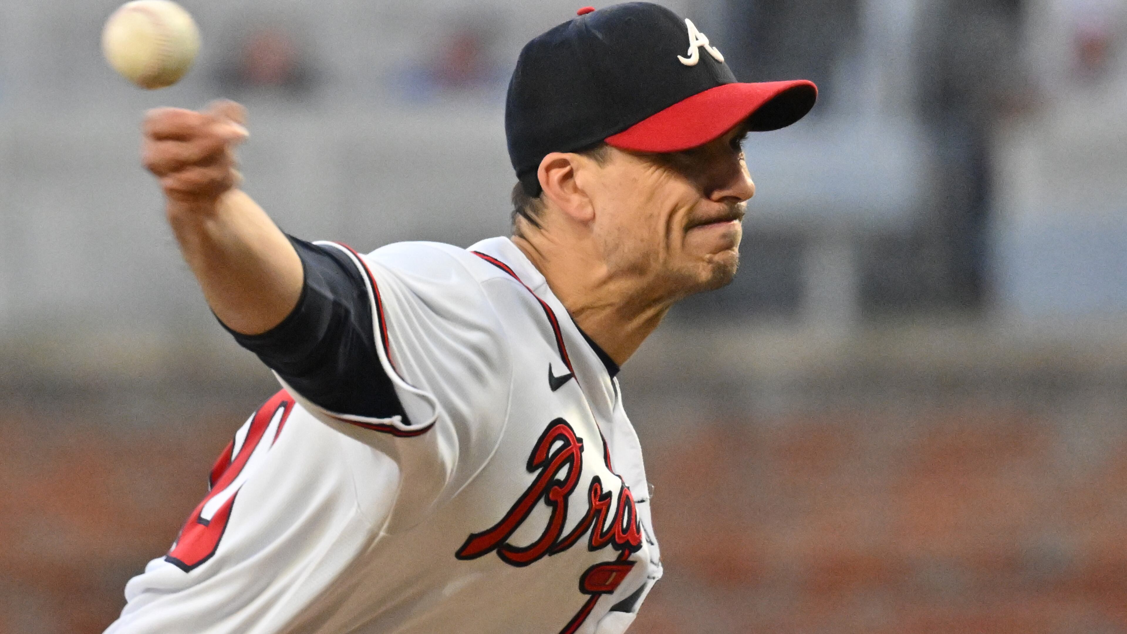 October 2, 2022 Atlanta - Atlanta Braves' starting pitcher Charlie Morton (50) throws a pitch against New York Mets in the first inning at Truist Park on Sunday, October 2, 2022. (Hyosub Shin / Hyosub.Shin@ajc.com)