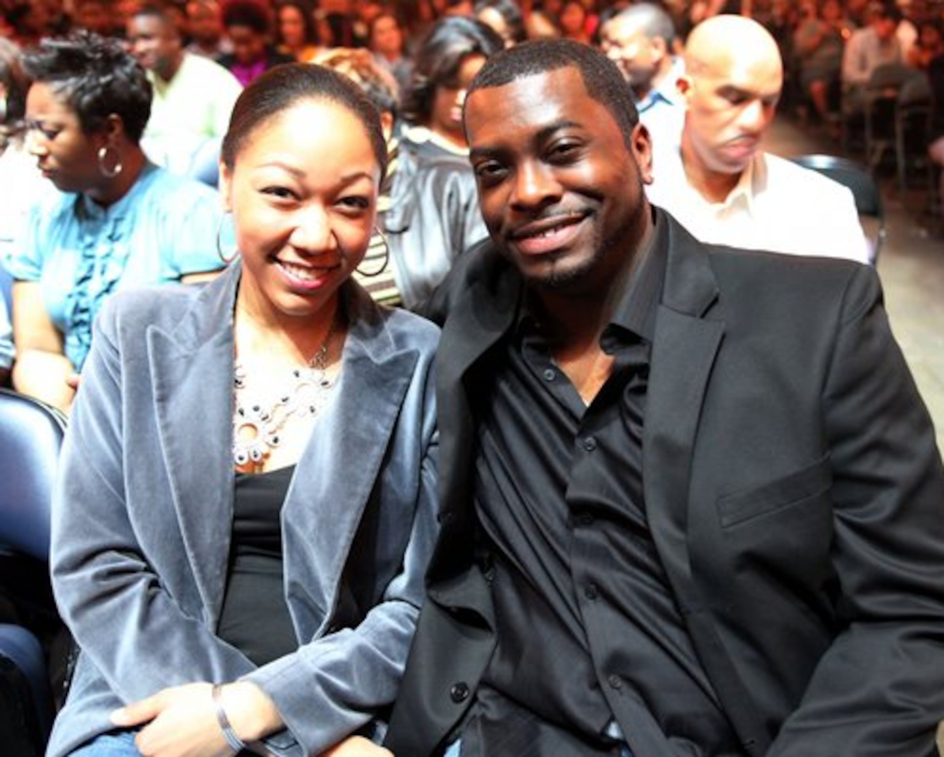 Chris and Leslie Anderson wait for Robin Thicke's performance.