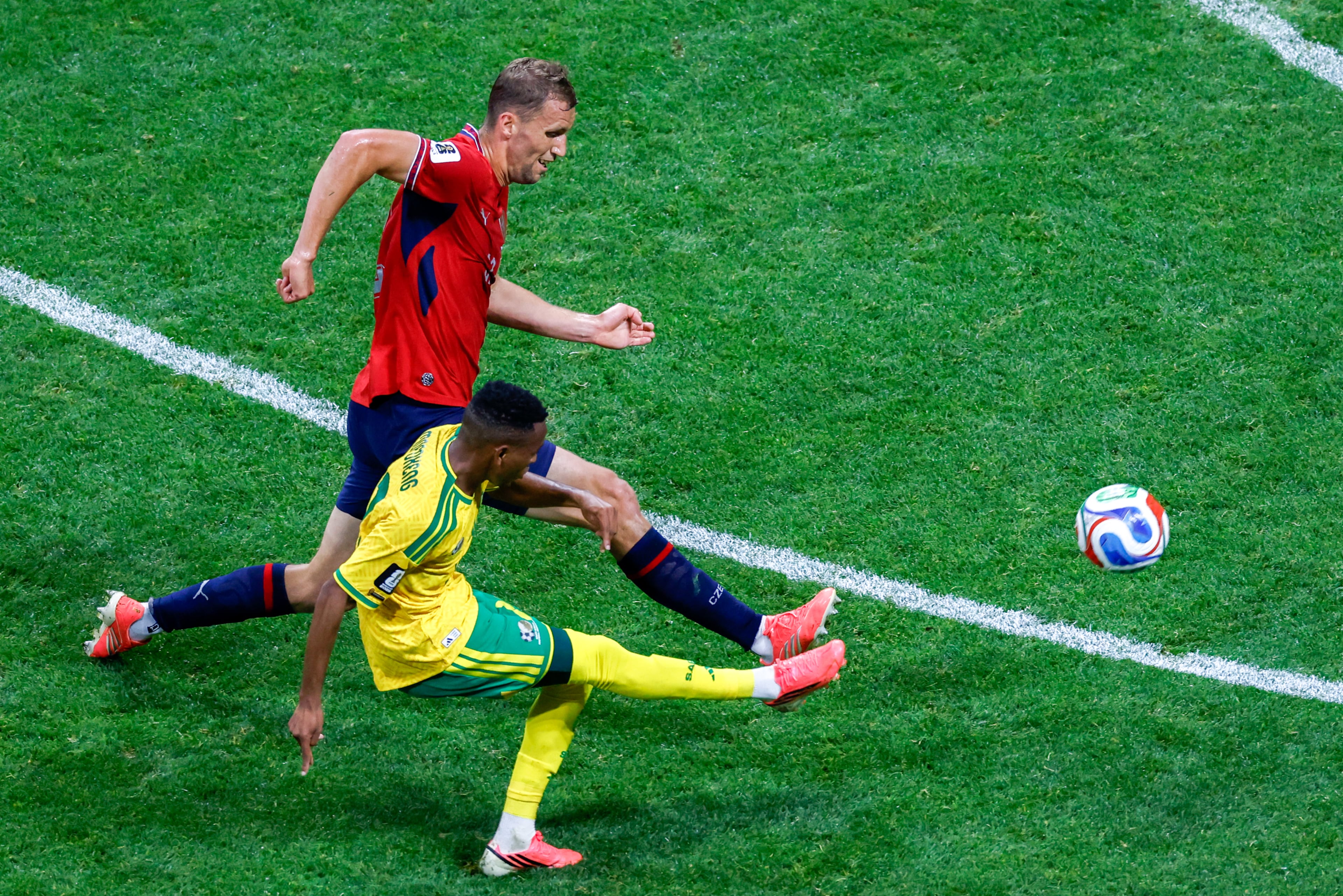 South Africa forward Relebohile Mofokeng (10) shoots in the second half of the FIFA World Cup Czechia vs. South Africa game at Atlanta Stadium (Mercedes-Benz Stadium) in Atlanta on June 18, 2026. The teams tied 1-1. (Arvin Temkar/AJC)