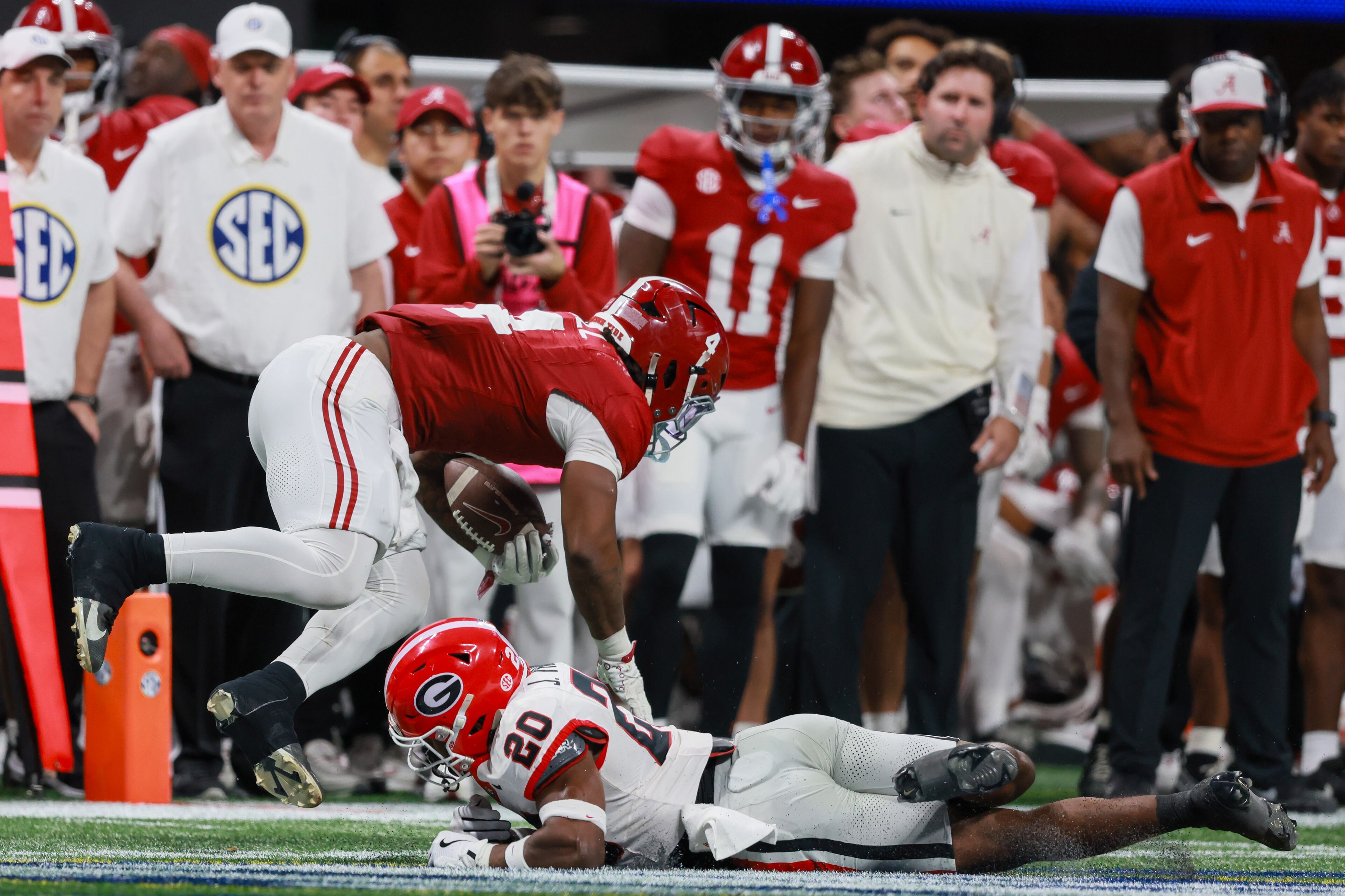 Georgia defensive back JaCorey Thomas (20) tackles Alabama running back Daniel Hill (4) short of a first down during the fourth quarter of the SEC Championship game at Mercedes-Benz Stadium, Saturday, Dec. 6, 2025, in Atlanta. (Jason Getz / AJC)