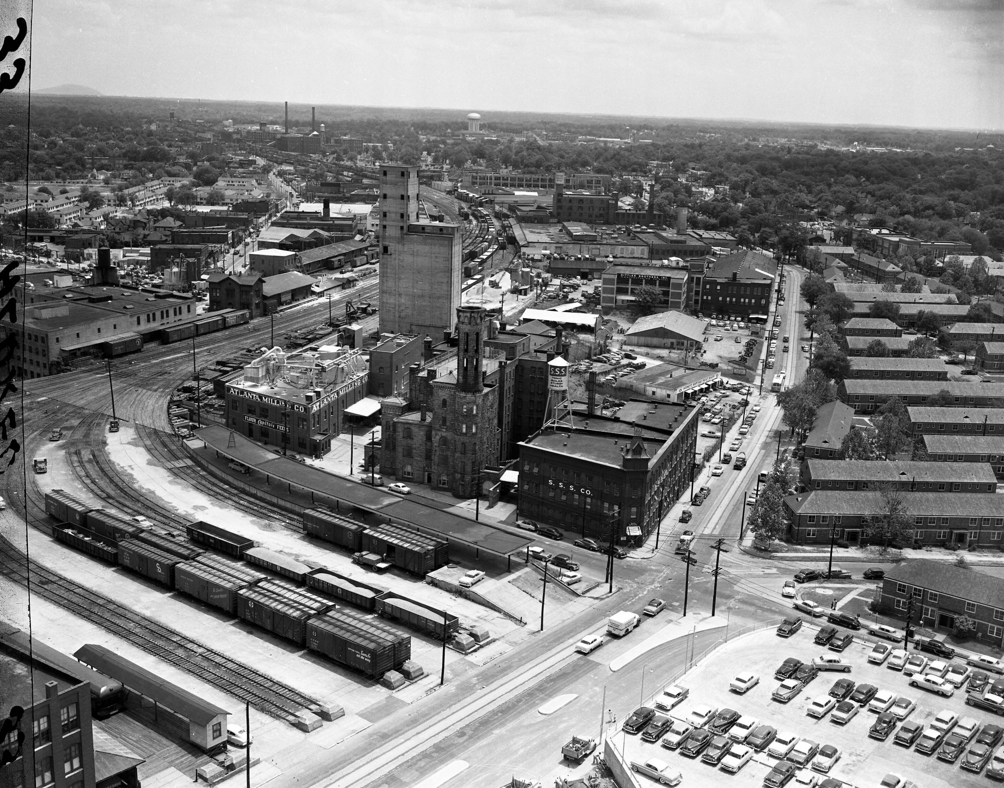 Another view from the Georgia Capitol dome, Oct. 1950: Looking northeast toward Cabbagetown. The area in the center of this photo would soon be demolished for the construction of the Downtown Connector. Note the rail spurs that came right up to the street (now known as MLK Jr. Drive) at the bottom of the photo. Today, that area is part of the Twin Towers plaza, along Jesse Hill Jr. Drive. (Tom Aldred/AJC Archives/GSU Archives)