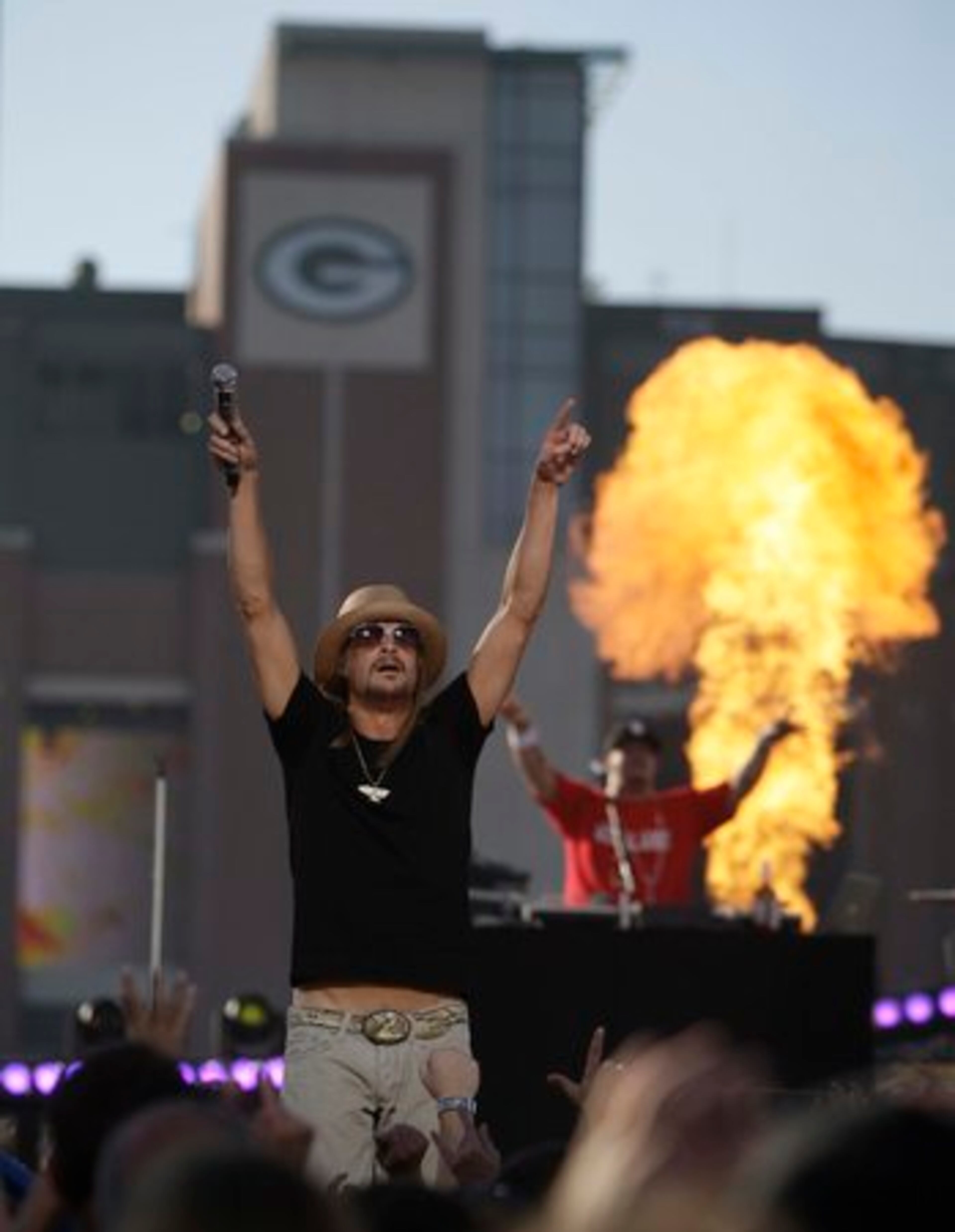 Armed with the night's longest set of an hour, Kid Rock entered the stage with his signature wail of "My name is Kiiiiiiiiiiid" ...