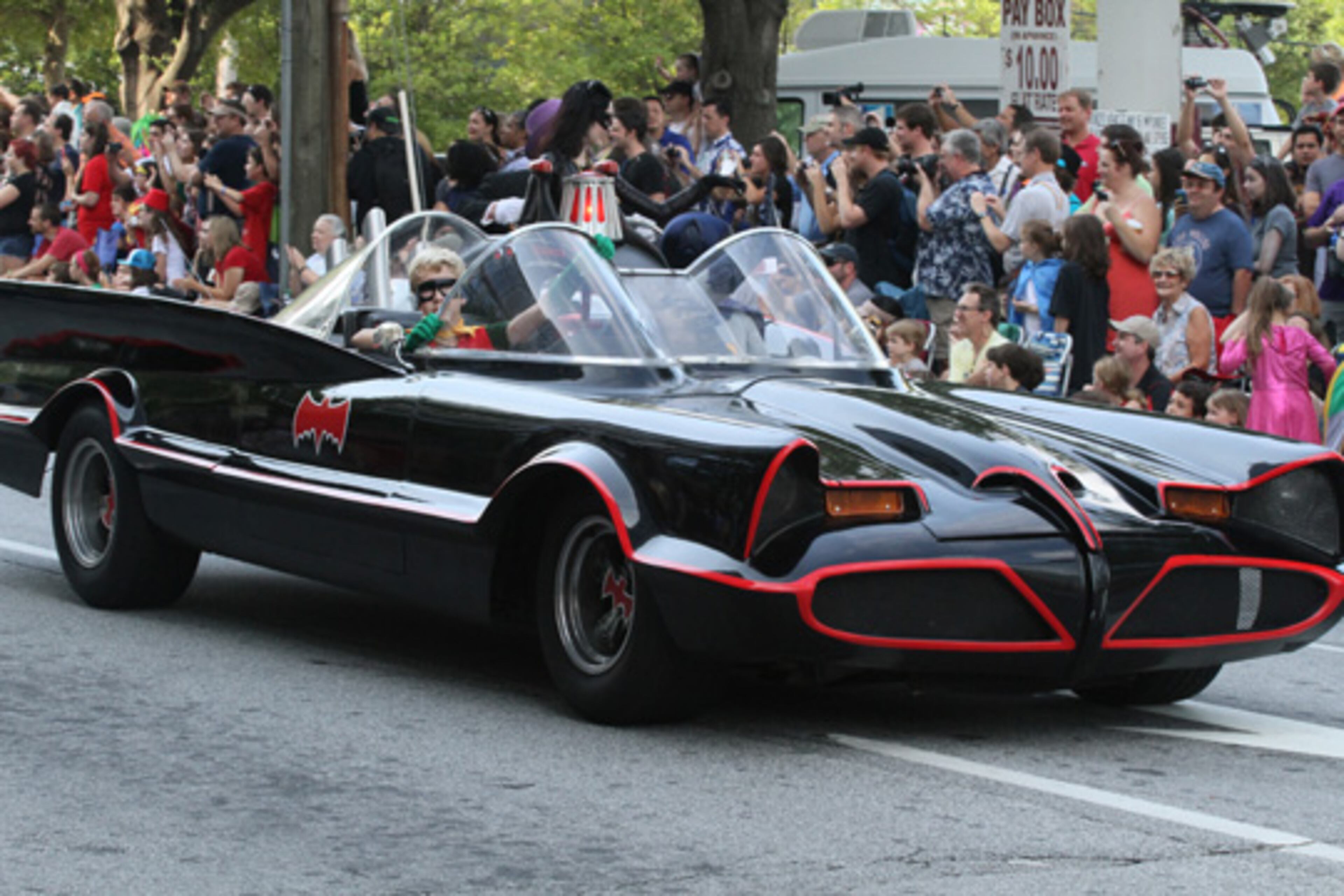 Here are some more photos from the 2014 Dragon*Con Parade.